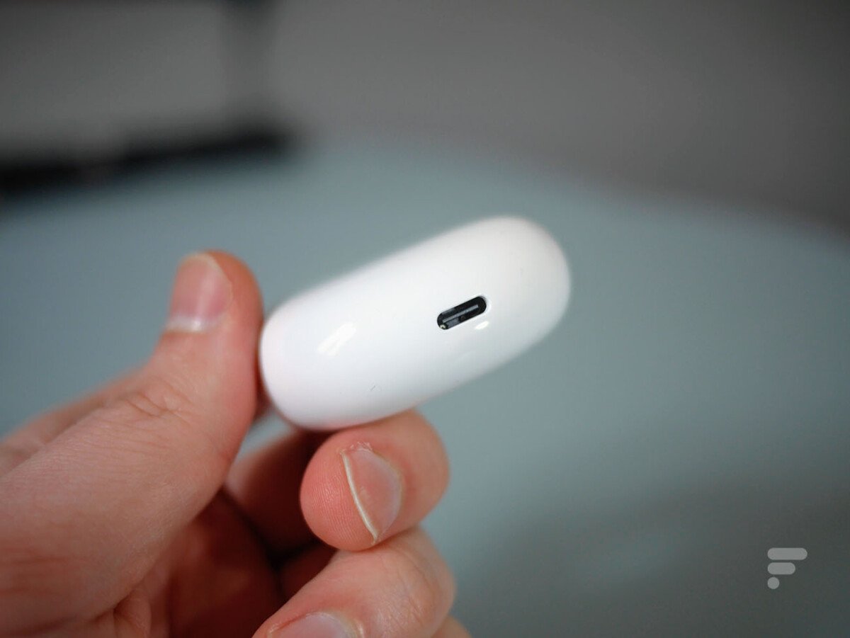 La prise USB-C pour recharger le boîtier des Realme Buds Air Pro