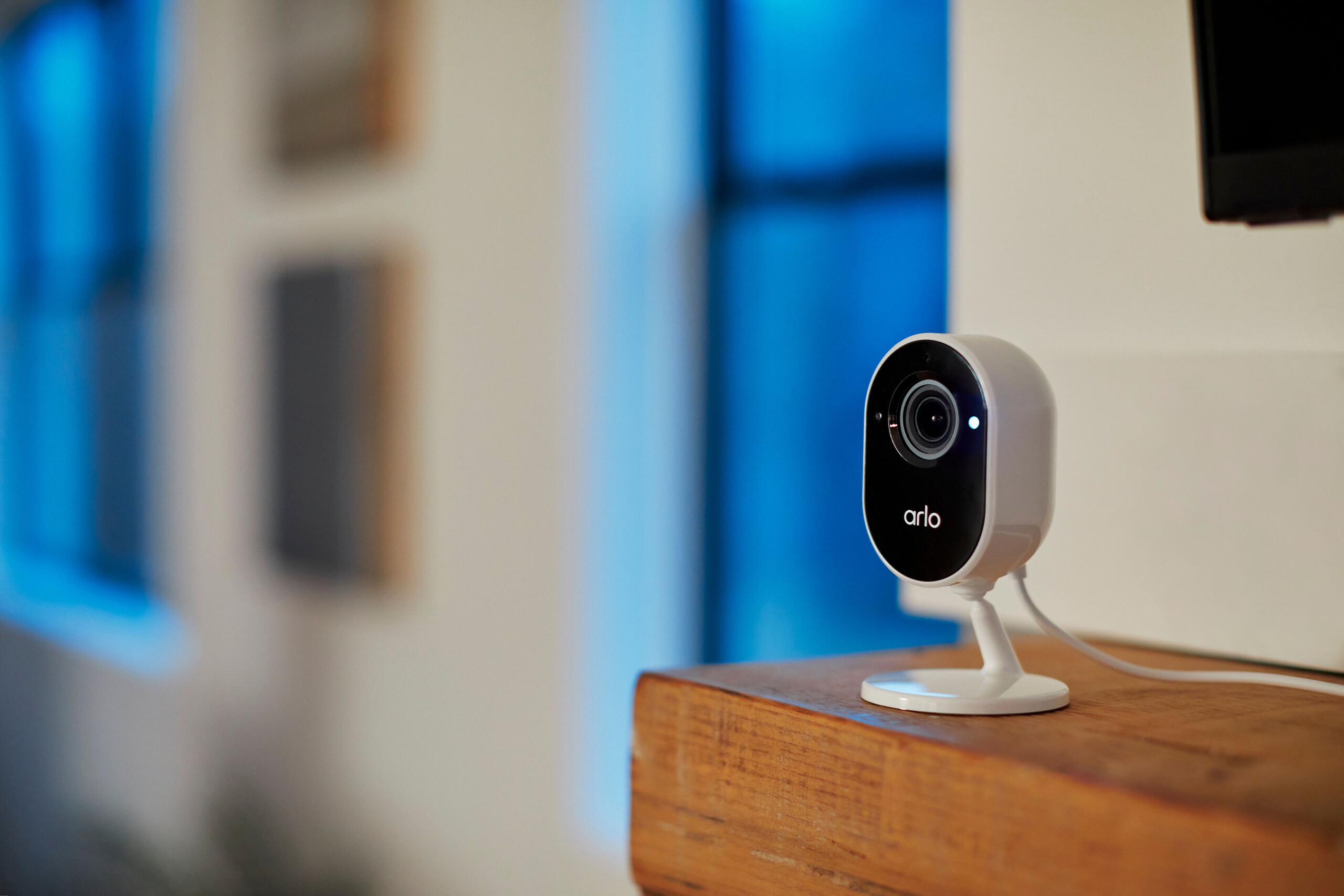 Arlo Essential Indoor : une caméra d'intérieur discrète qui protège votre  logement comme votre vie privée