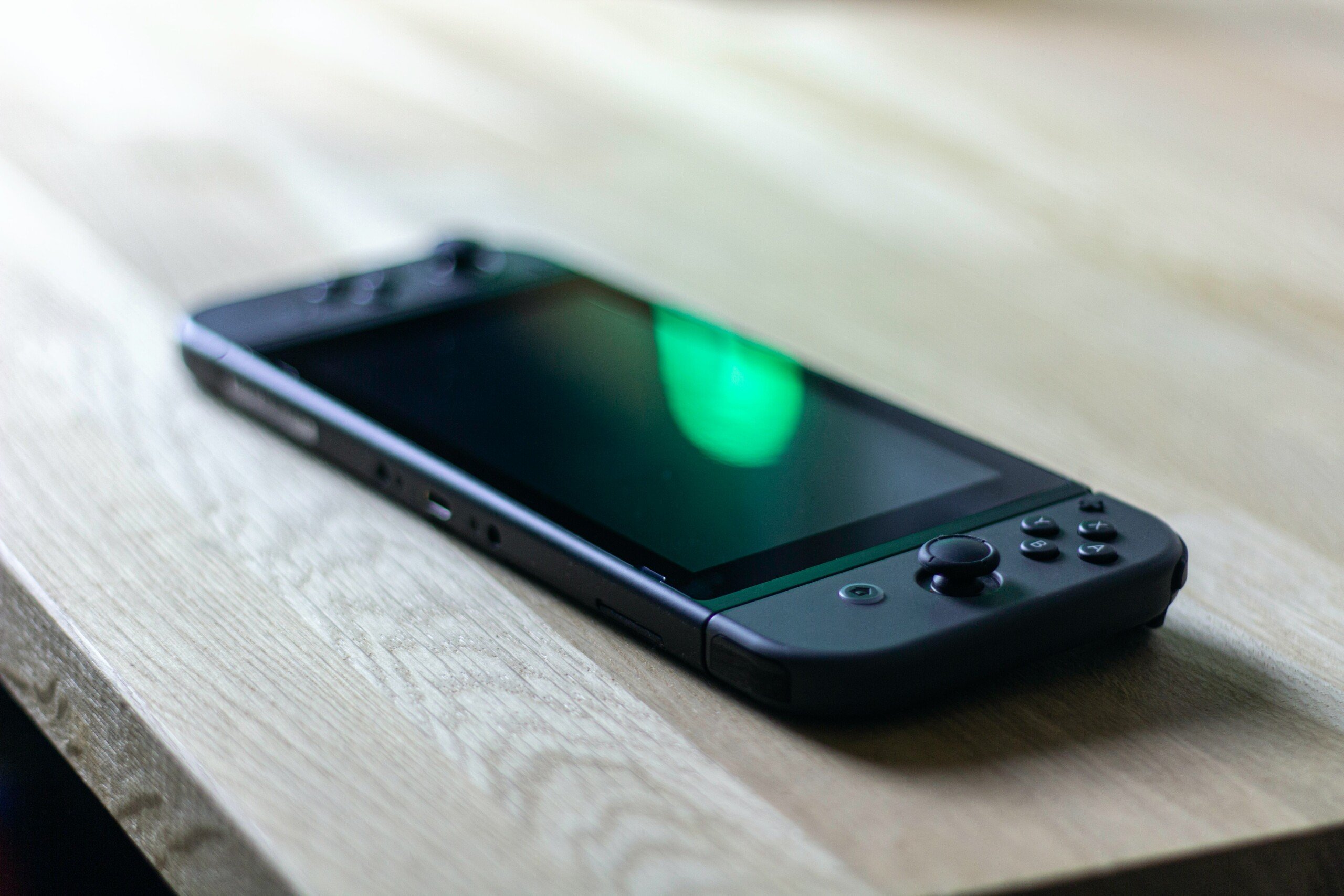 L'écran de la Nintendo Switch OLED est équipé d'un film de protection (à ne  pas retirer) - Numerama