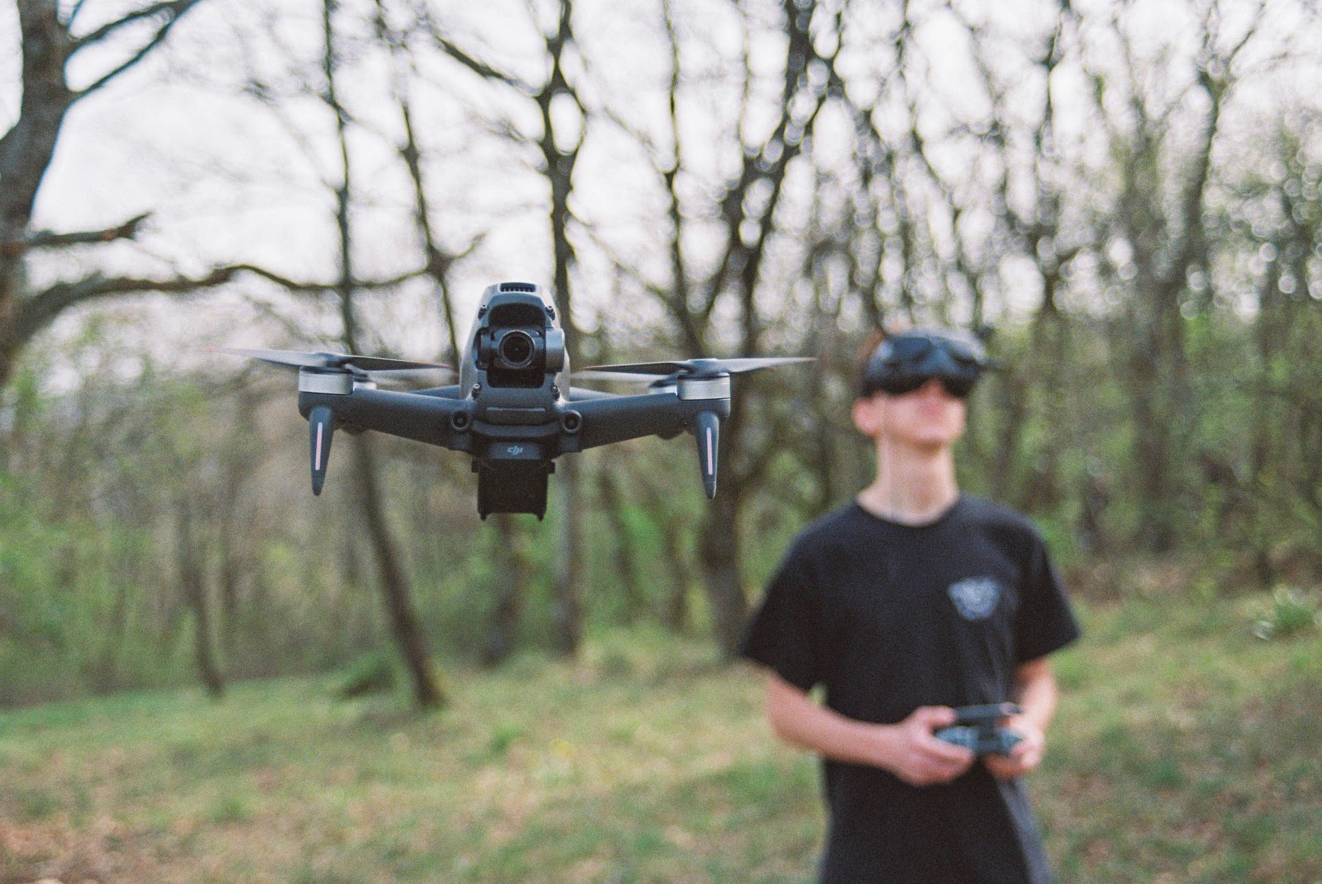 Drone avec casque de réalité virtuelle - , les ventes  publiques en 1 clic.