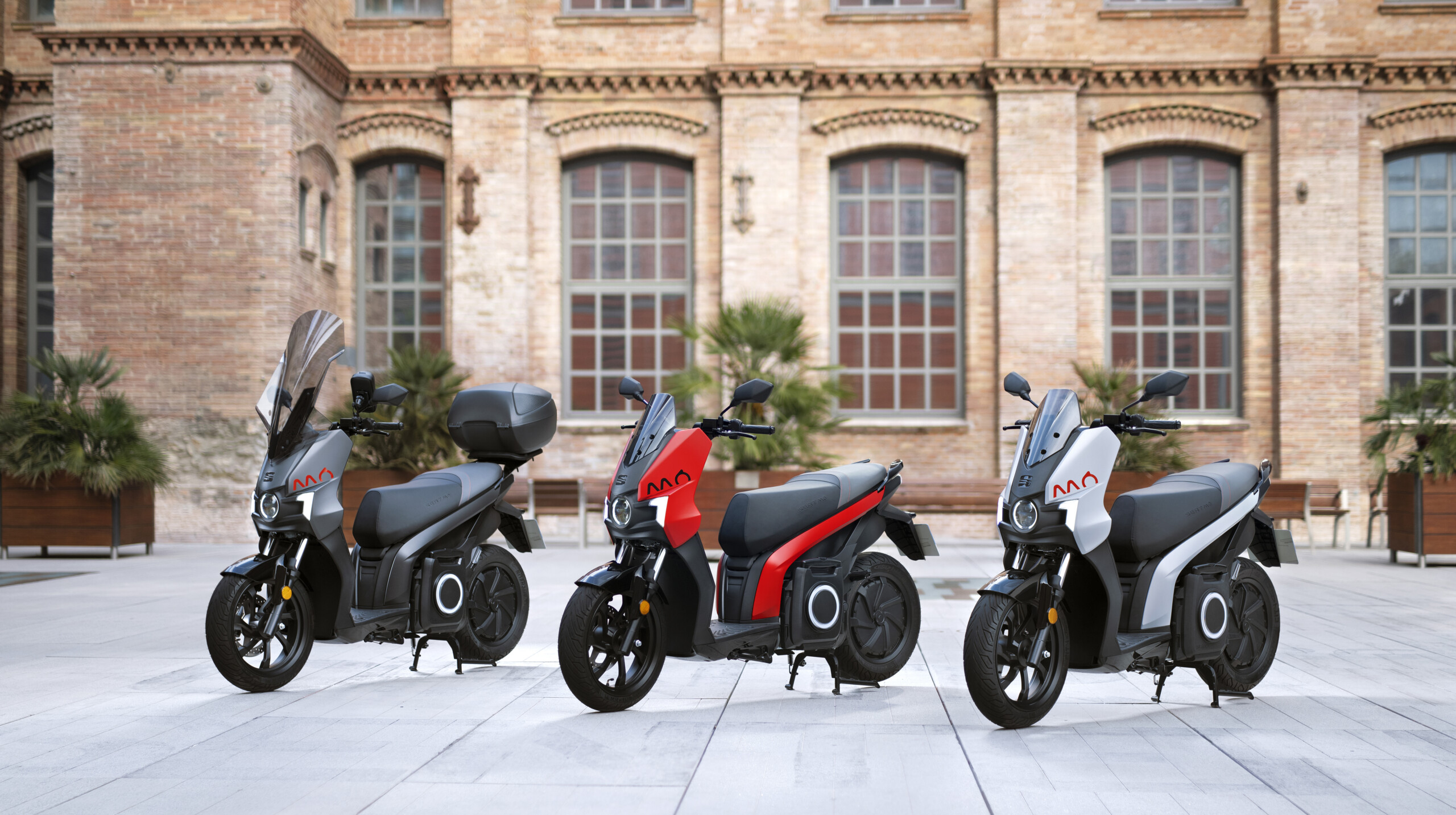 Electric scooters and motorcycles: which license for which category?