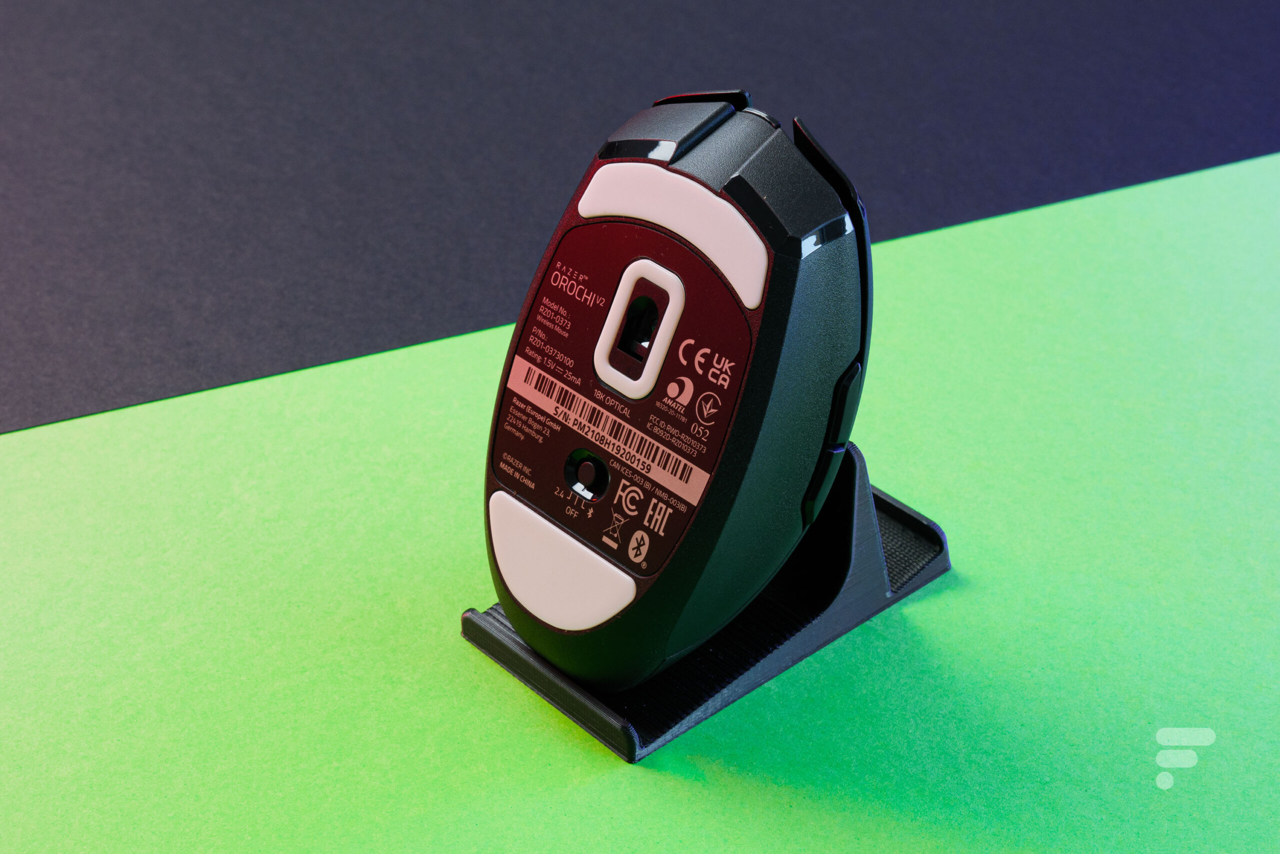 Razer lance la souris sans fil ultralégère Orochi V2, dont l'autonomie peut  atteindre 950 heures -  News