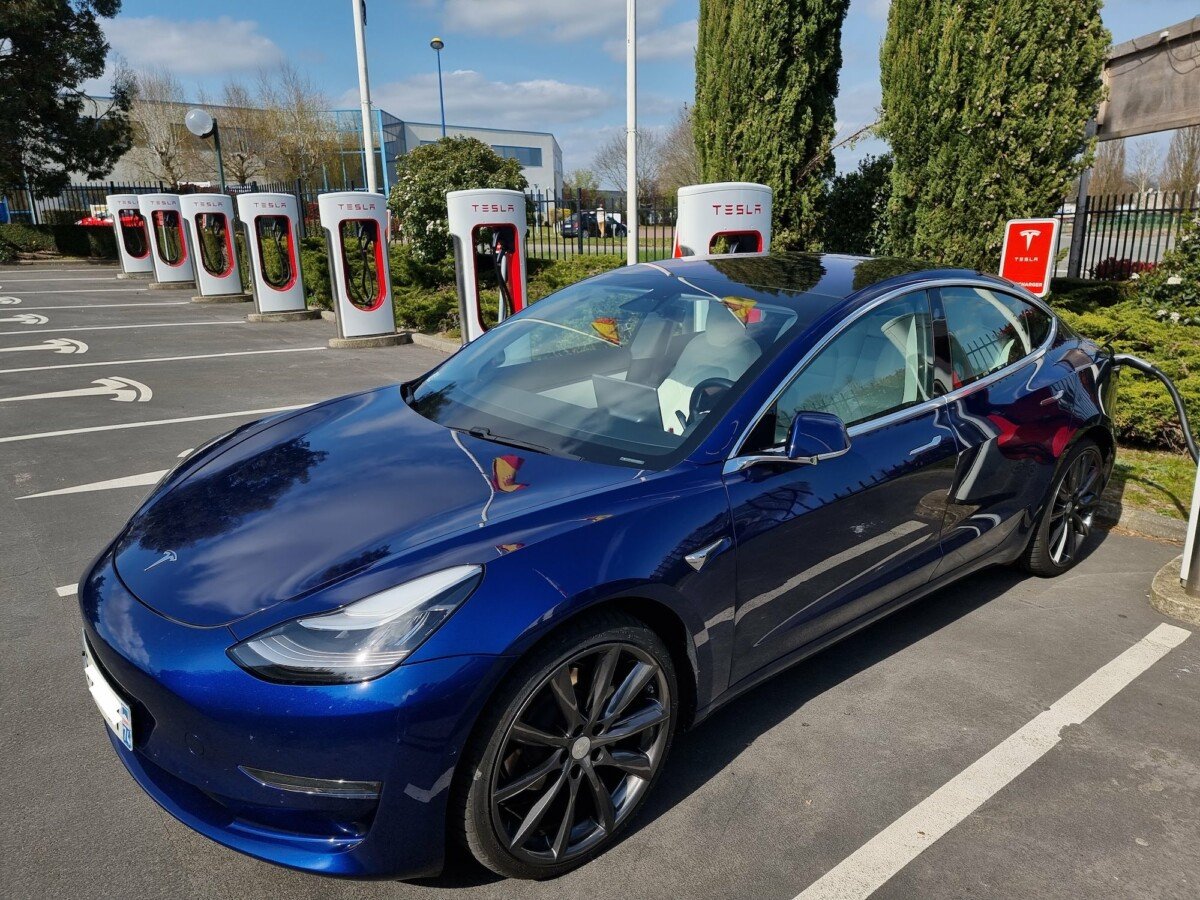 Tesla Model 3 super szybki