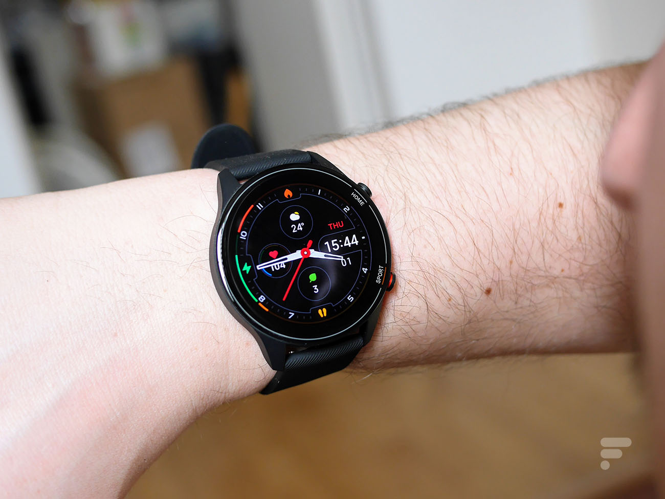 El reloj inteligente Xiaomi Mi Watch Premium tiene más del 40% en Amazon