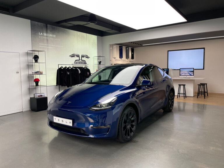 La Tesla Model Y est en France : où la voir et quand l ...