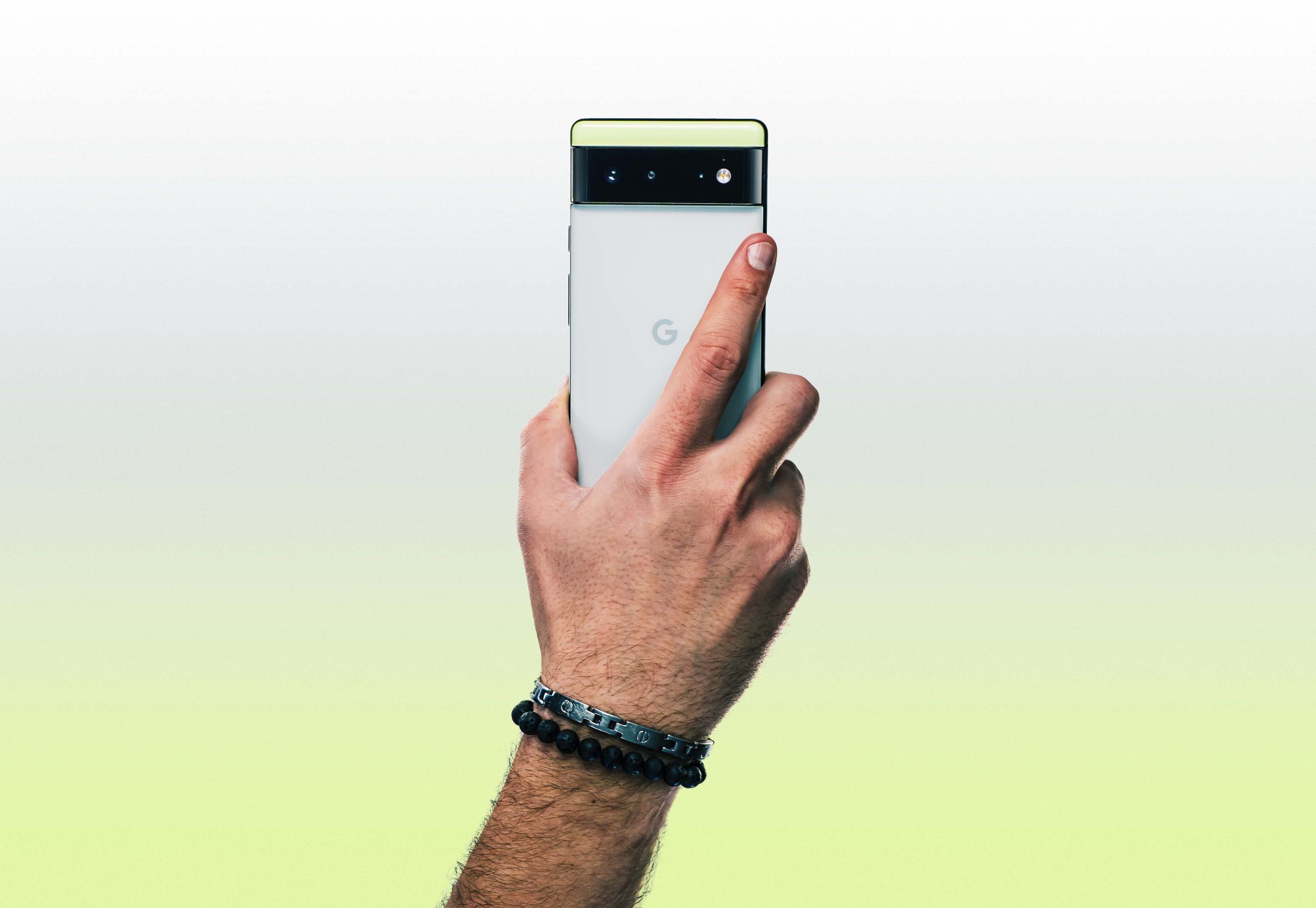 Смартфон google pixel 8. Google Pixel 6a Sage в руке. Андроиды телефоны 2022 пиксель.