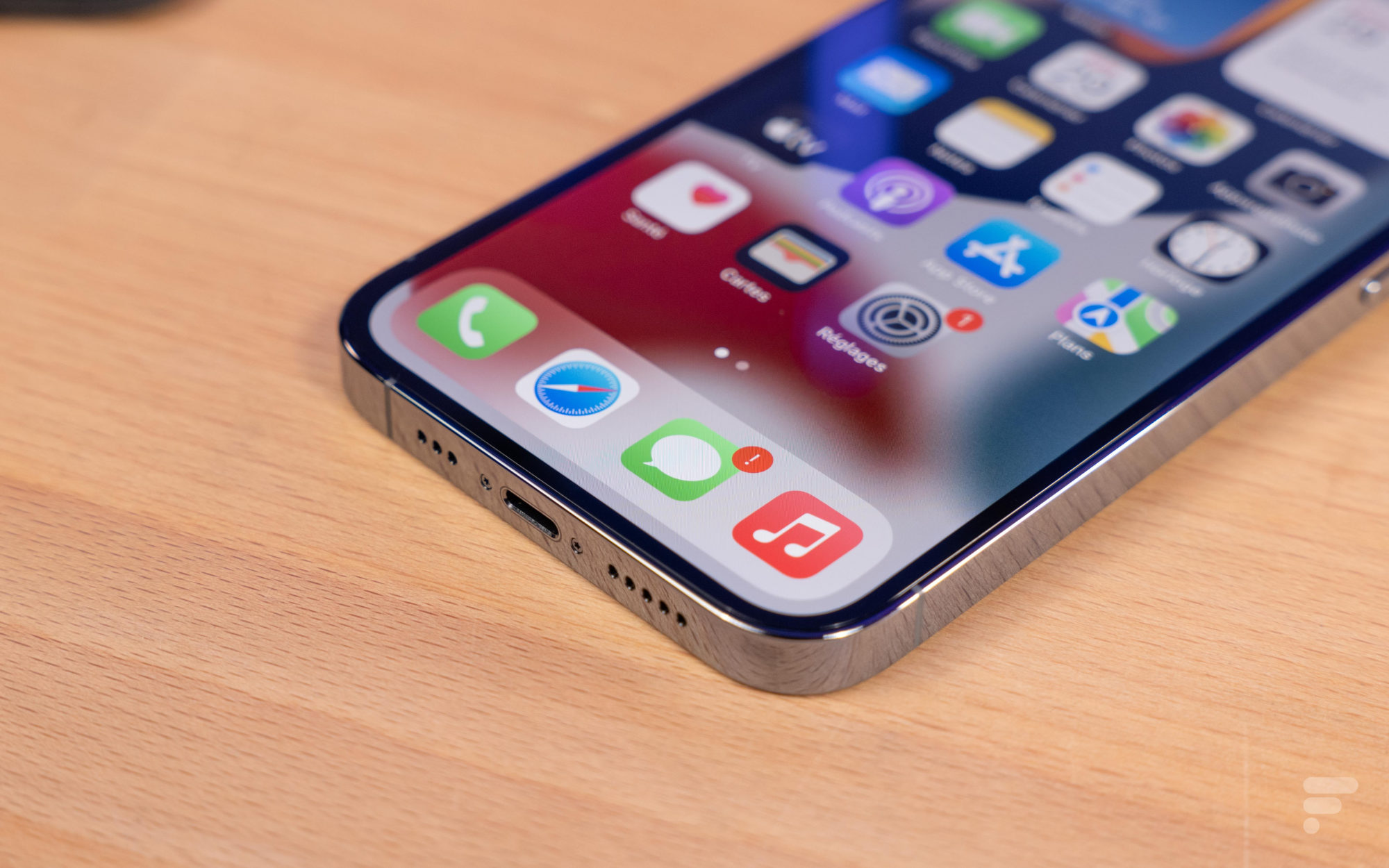 Apple confirme (enfin) que les iPhone passeront au chargeur USB-C en Europe  au moins - Le Parisien