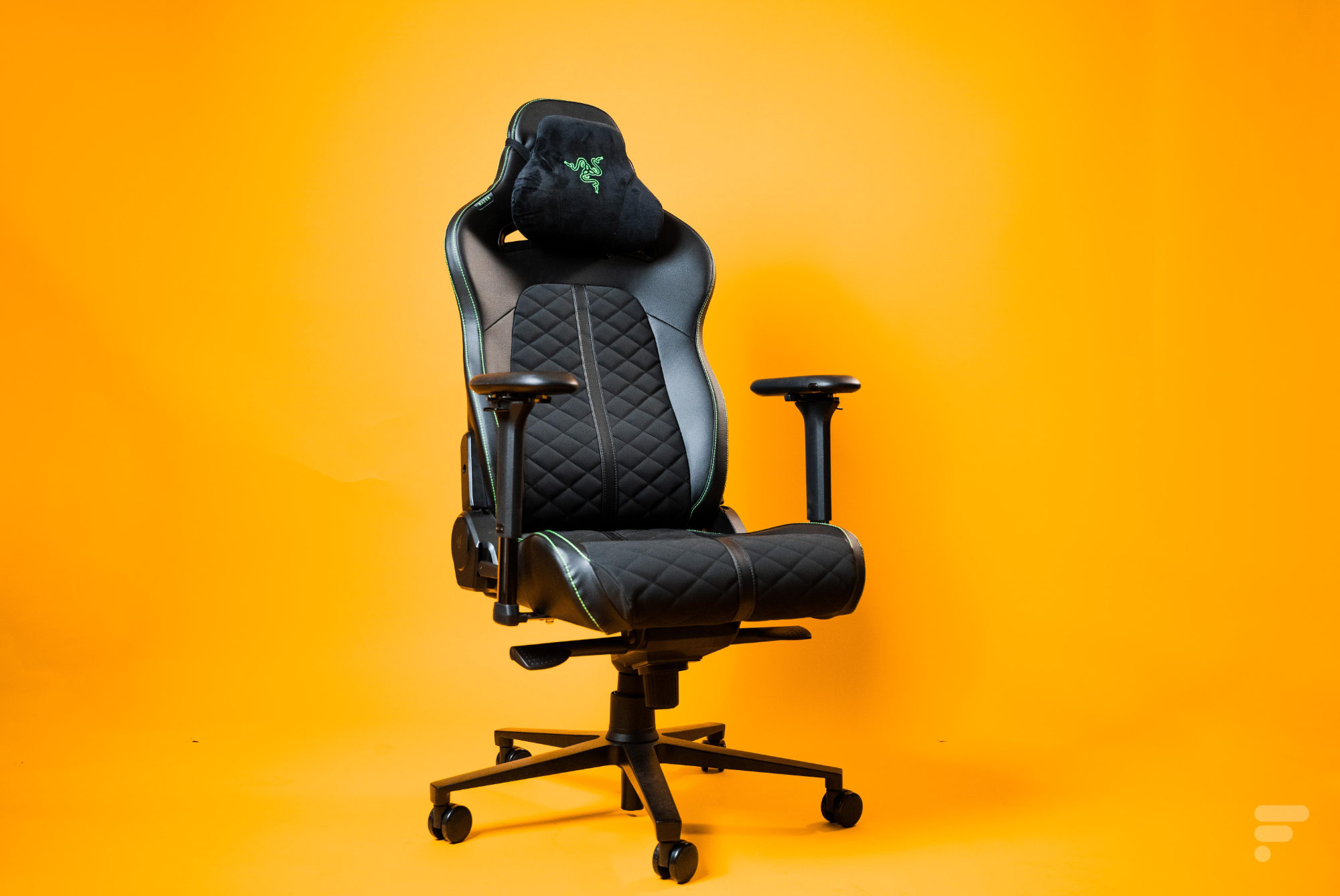Test de la Razer Enki : une chaise gaming confortable et