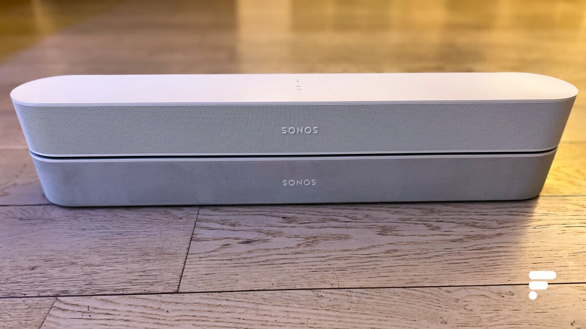 La Sonos Beam 2 (en haut) reprend le même gabarit que son aînée