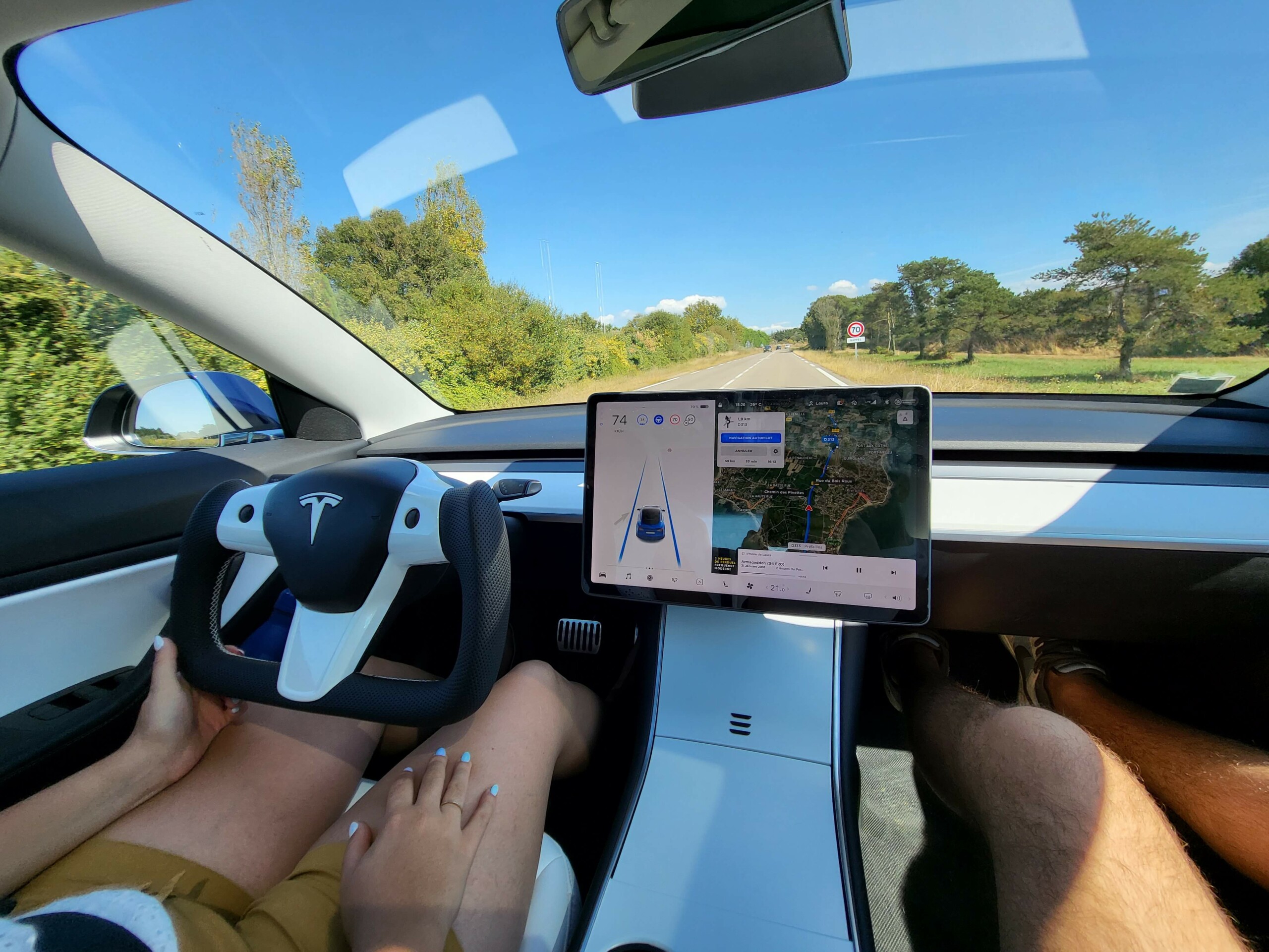 Après 8 ans, le GPS de votre Tesla sera sur abonnement