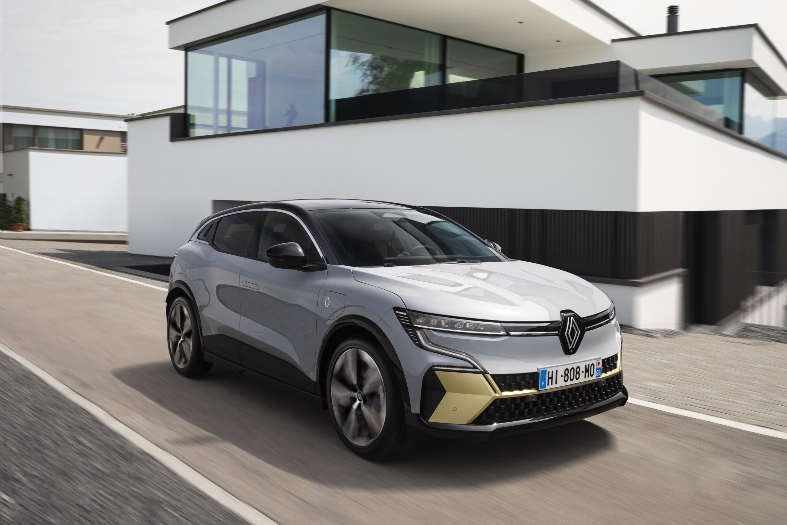 Renault Mégane E-Tech : on connaît ses prix en France, et ils sont agressifs