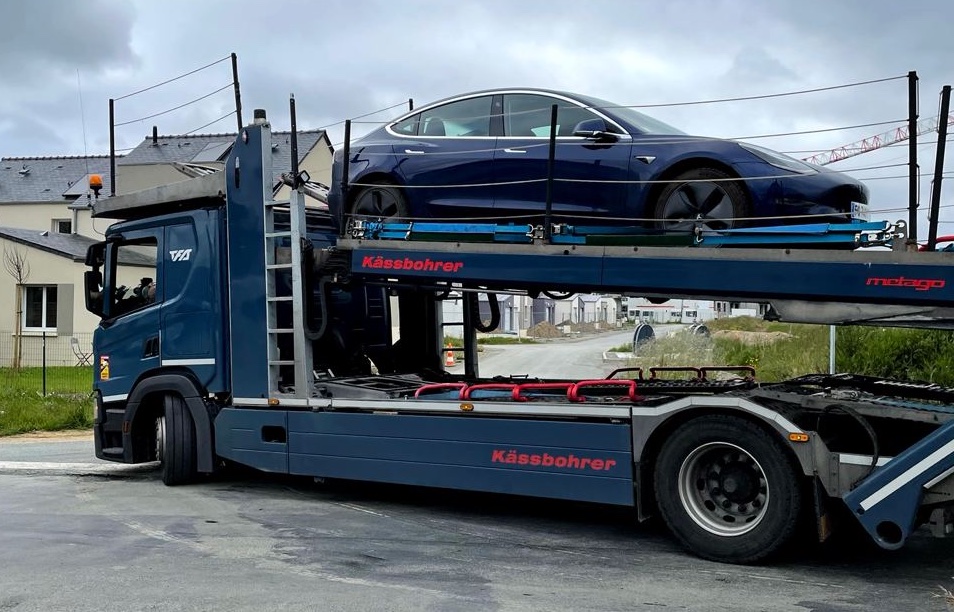 Une Tesla Model 3 prête à partir pour le Danemark