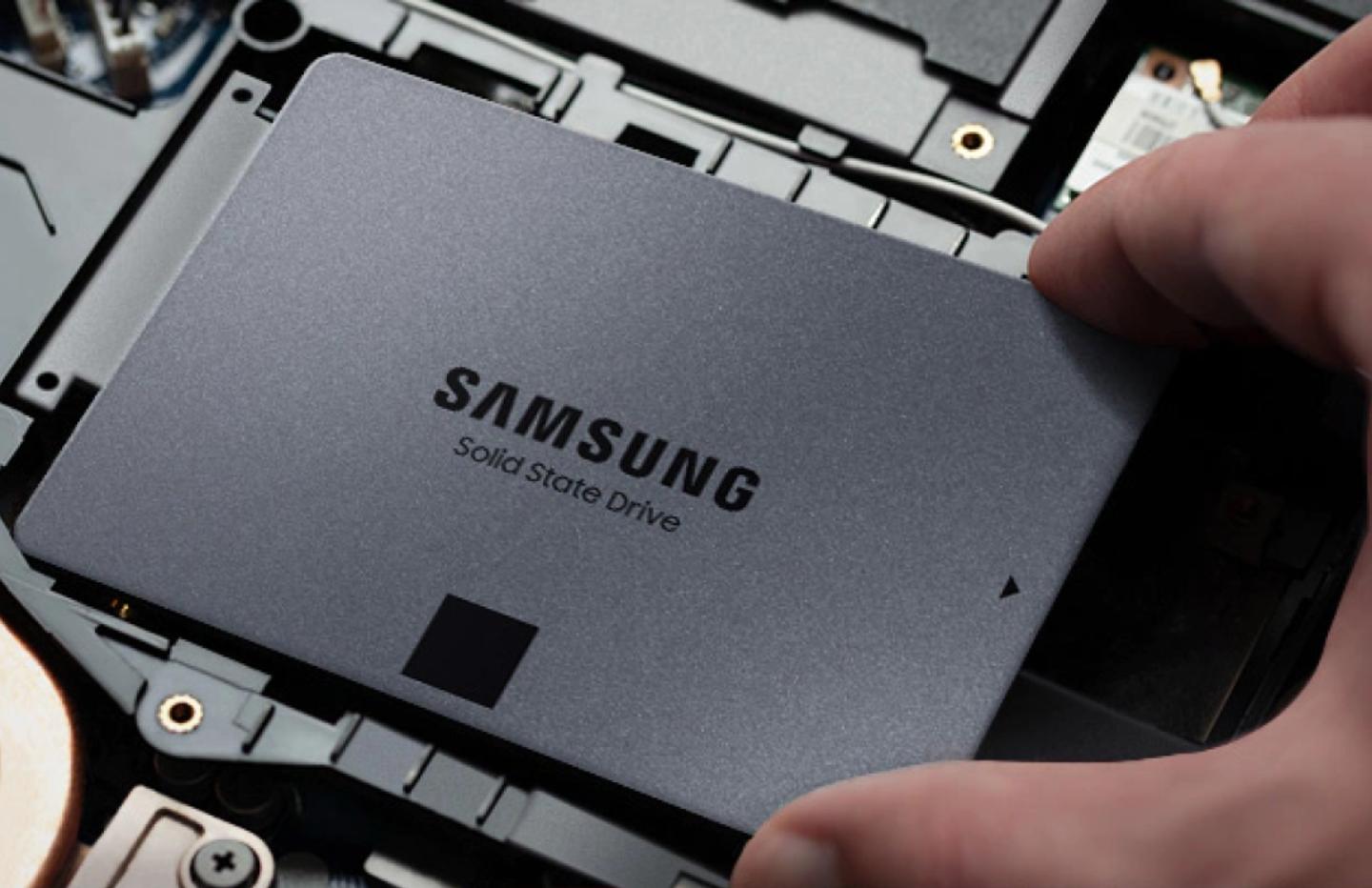 Samsung 870 QVO MZ-77Q8T0BW  Disque SSD Interne 8 To, SATA III, 2