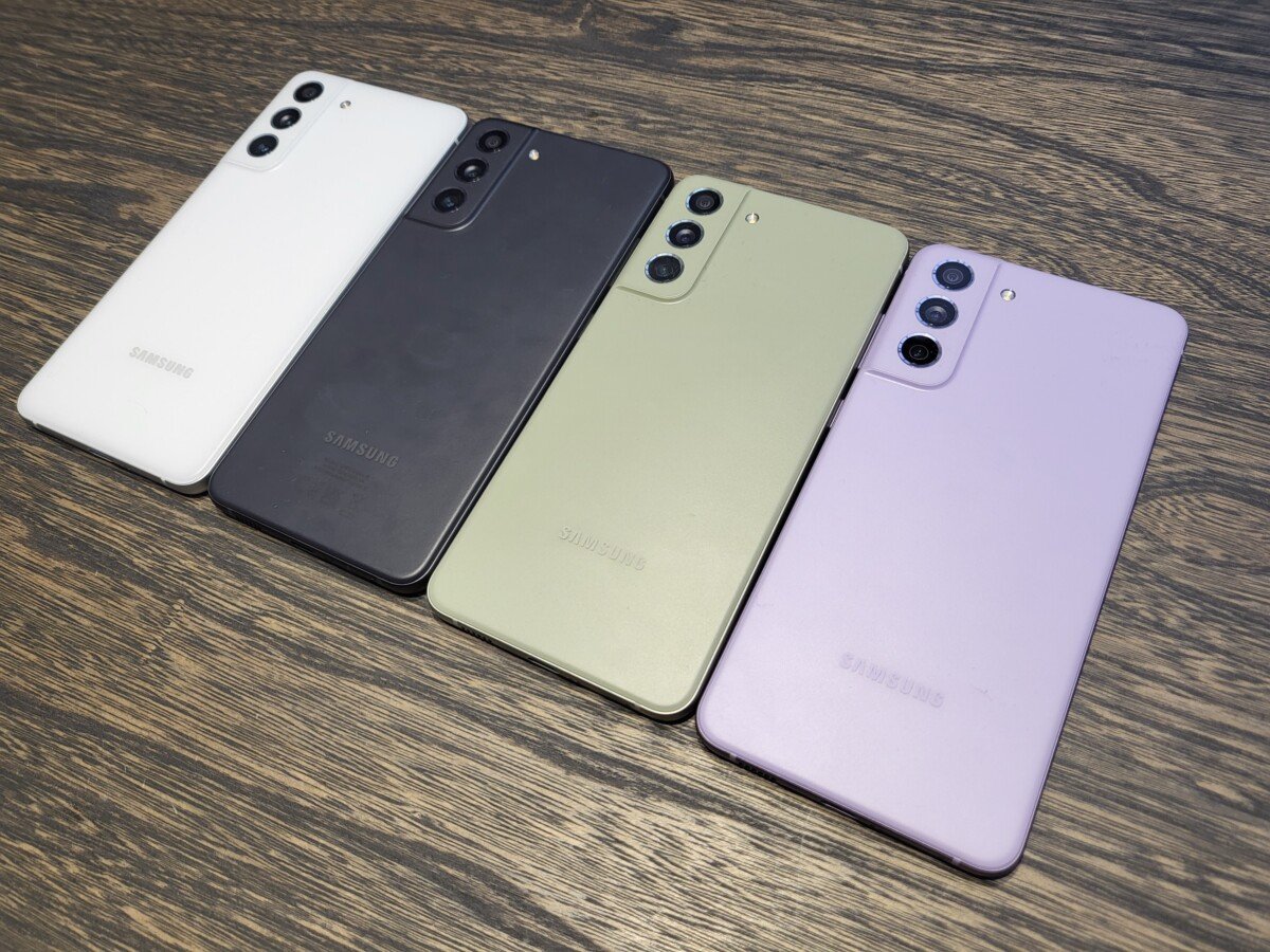 Les quatre coloris du Samsung Galaxy S21 FE.