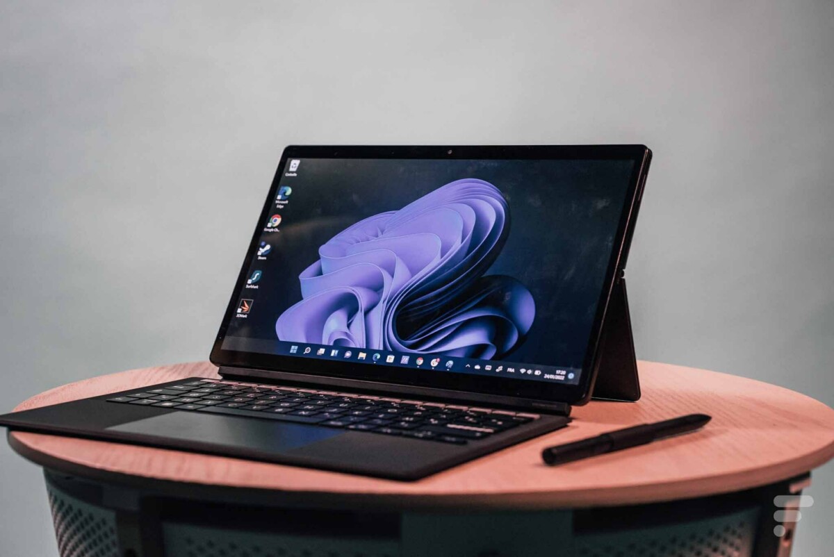 The Asus Vivobook 13 Slate is equipped with an OLED panel manufactured by Samsung Display