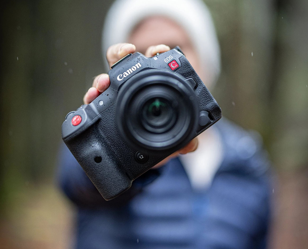 EOS R5 C : Canon dévoile un nouvel appareil photo qui a tout d'une caméra  vidéo pro