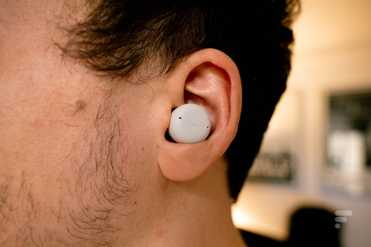 Les Amazon Echo Buds de 2e génération dans l'oreille
