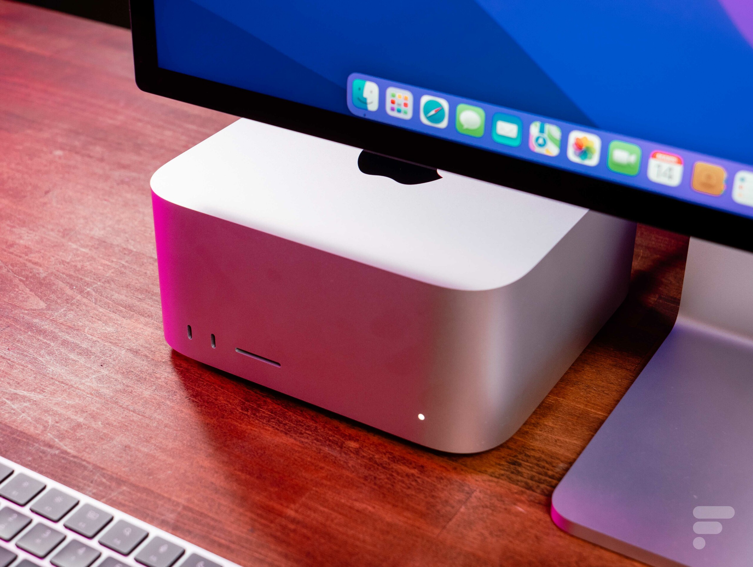 Magic Mouse 2022 : Apple a encore mis le port de charge au pire endroit  possible