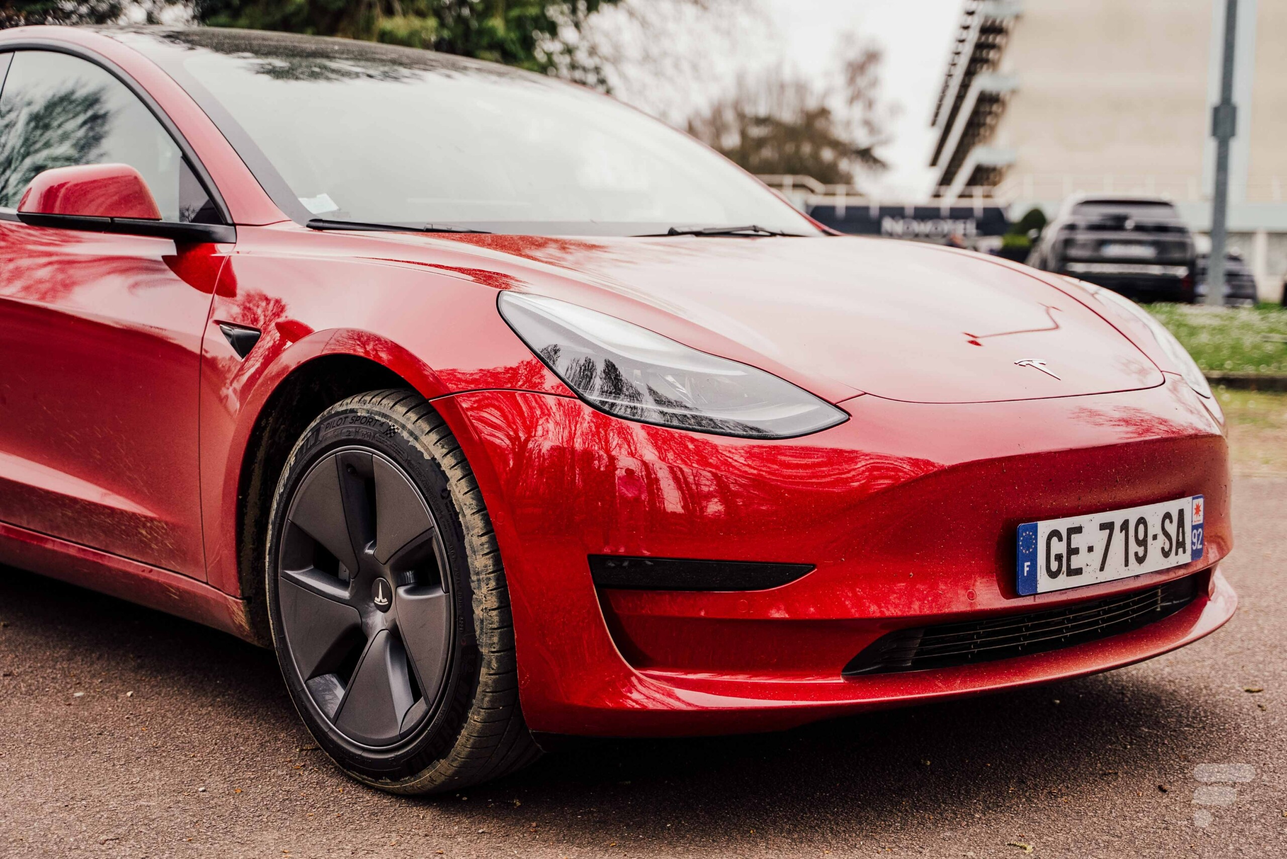Tesla Model 3 : jamais 2 sans 3, la berline électrique augmente