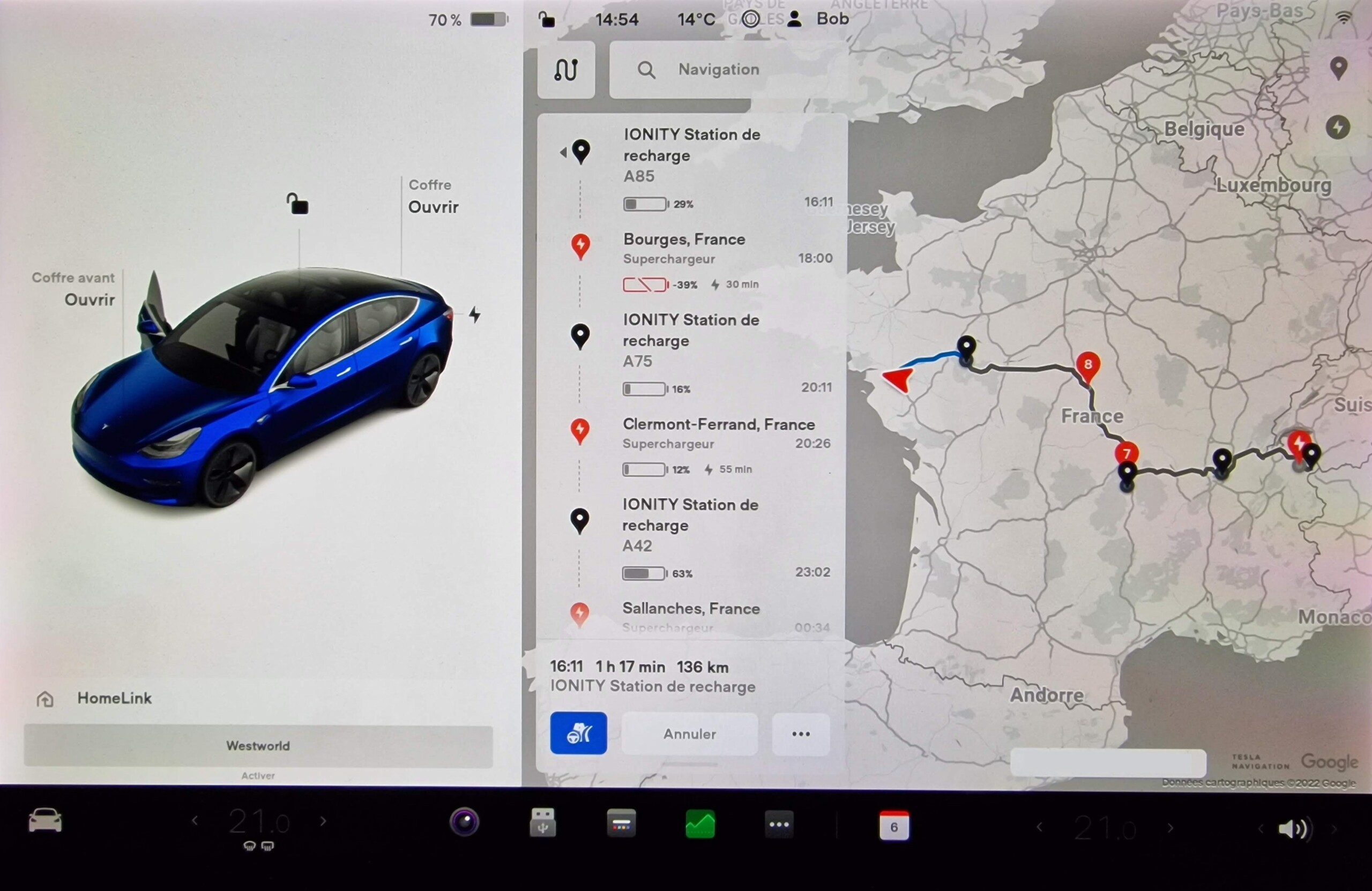 La Tesla Model 3 lâche après seulement un an, Google Maps fait
