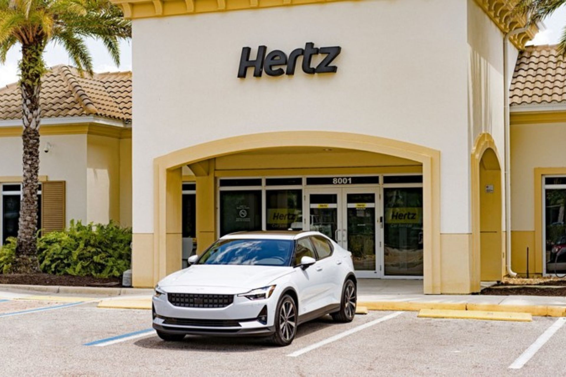 hertz continue de se débarrasser de ses voitures électriques, 10 000 modèles à vendre