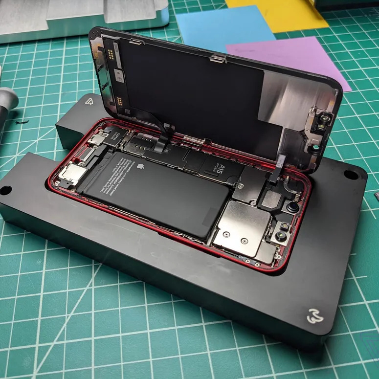 Pourquoi le kit de réparation officiel d'iPhone est si encombrant