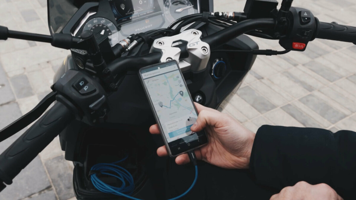 Peugeot Pulsion i-Connect smartphone