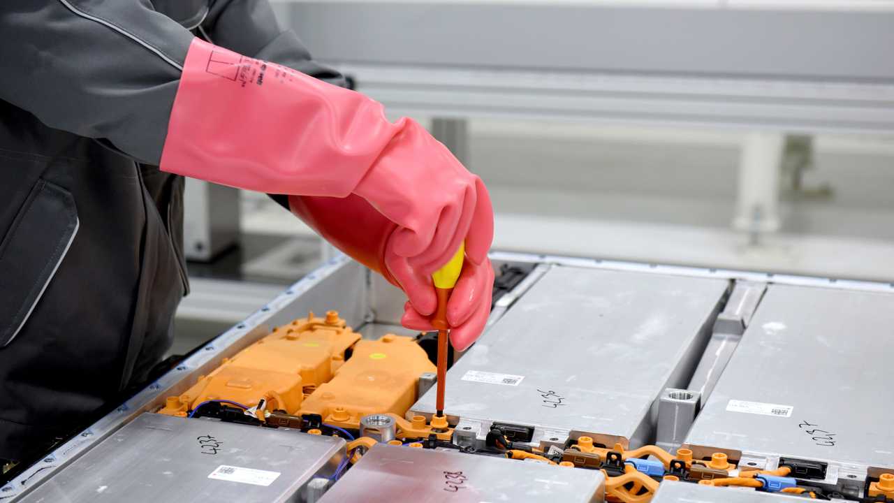Batteries solides : comment cette technologie va révolutionner l'autonomie  des voitures électriques