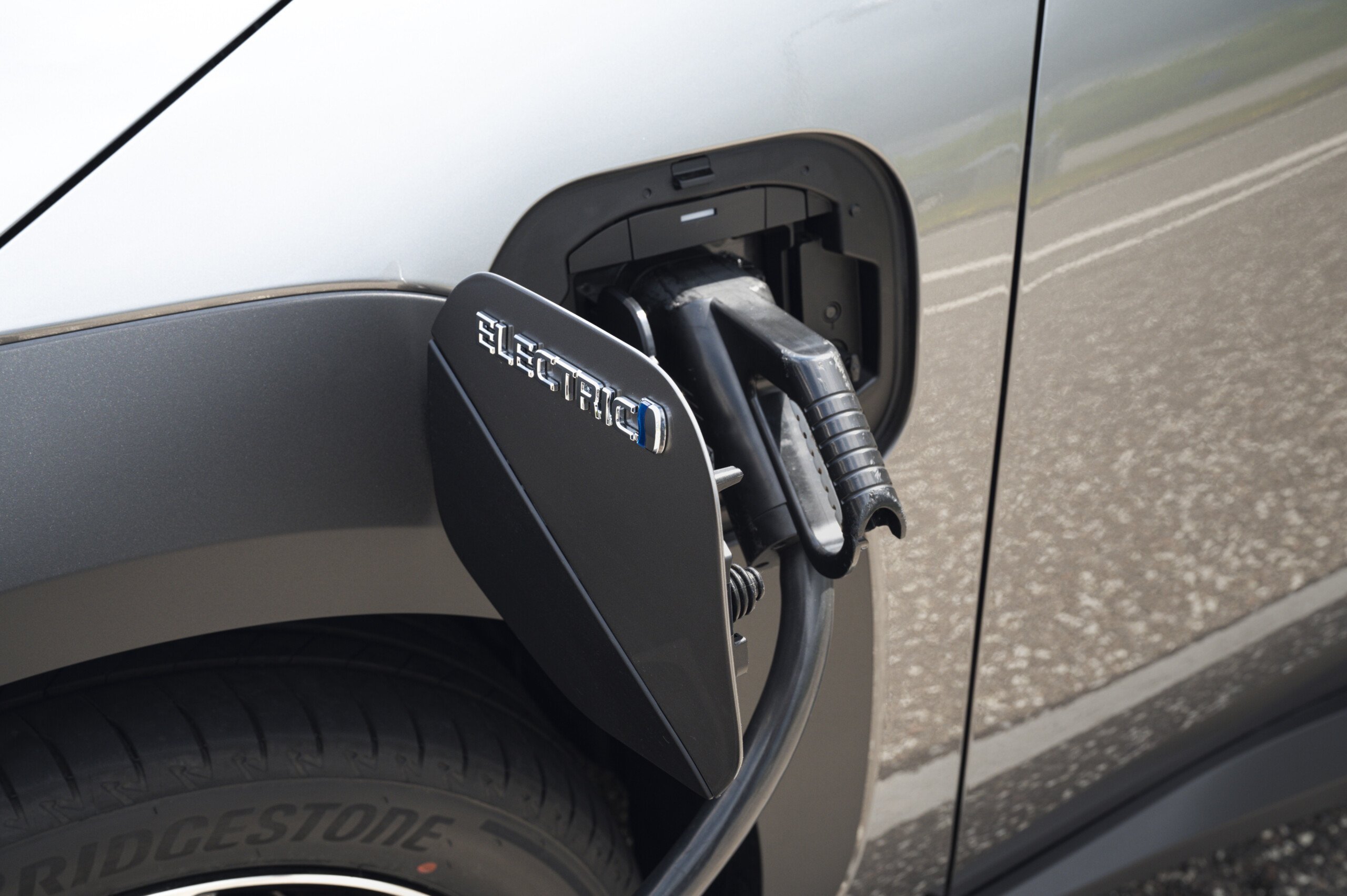 Borne de charge ultra rapide pour voiture électrique : quelles solutions ?