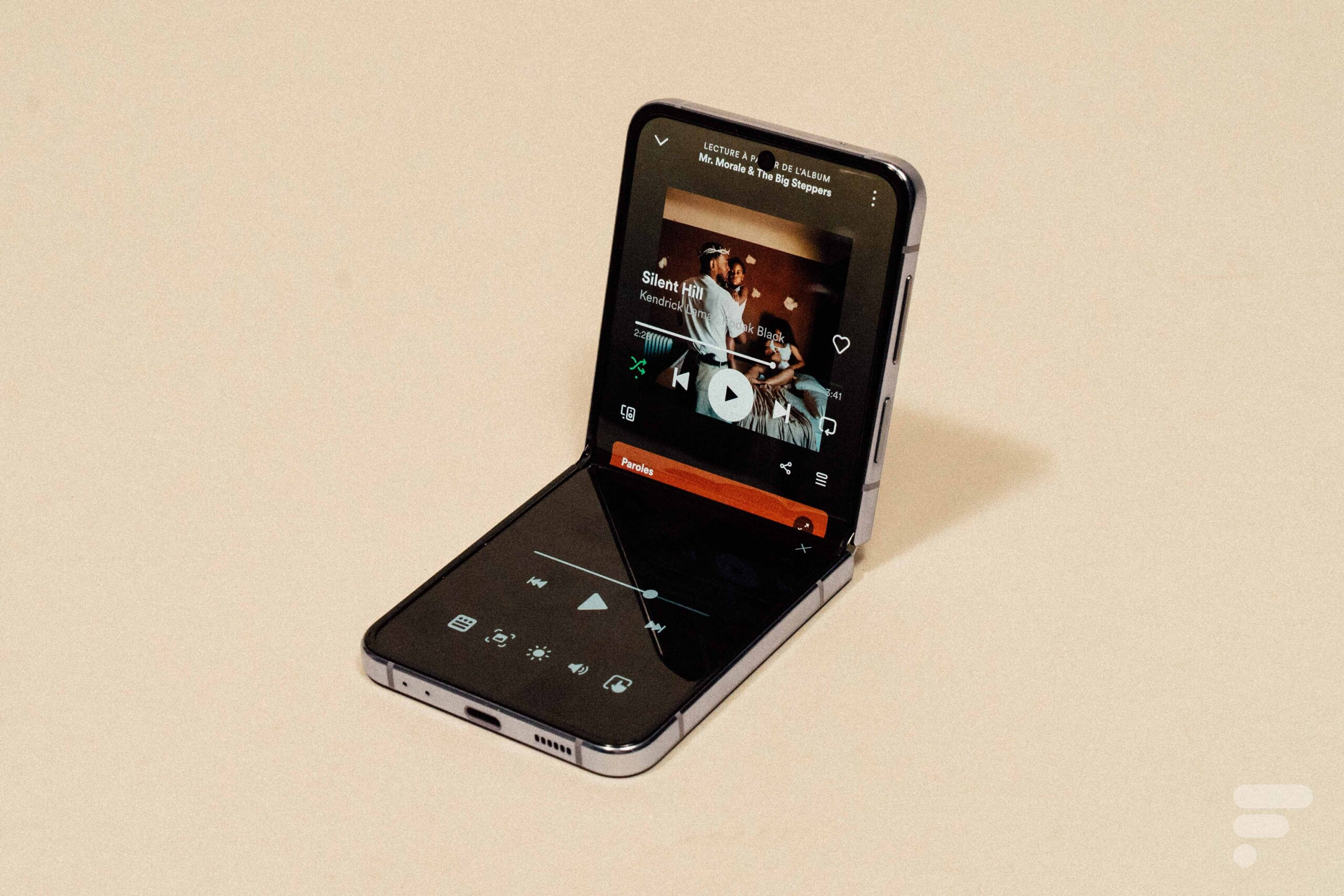 SAMSUNG Smartphone Z-Flip Gris 5G pas cher - Smartphone - Achat moins cher