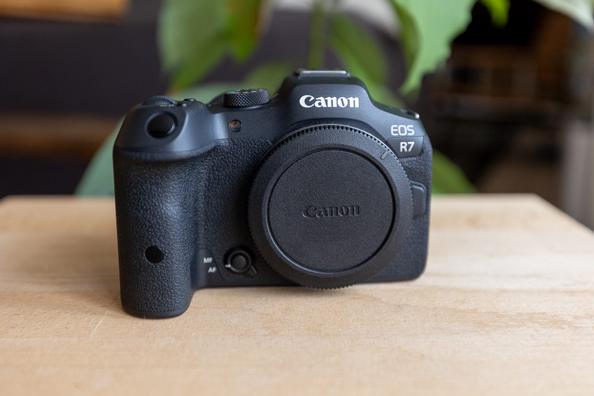 Appareil photo hybride Canon EOS R7 + Objectif RF-S 18-150mm