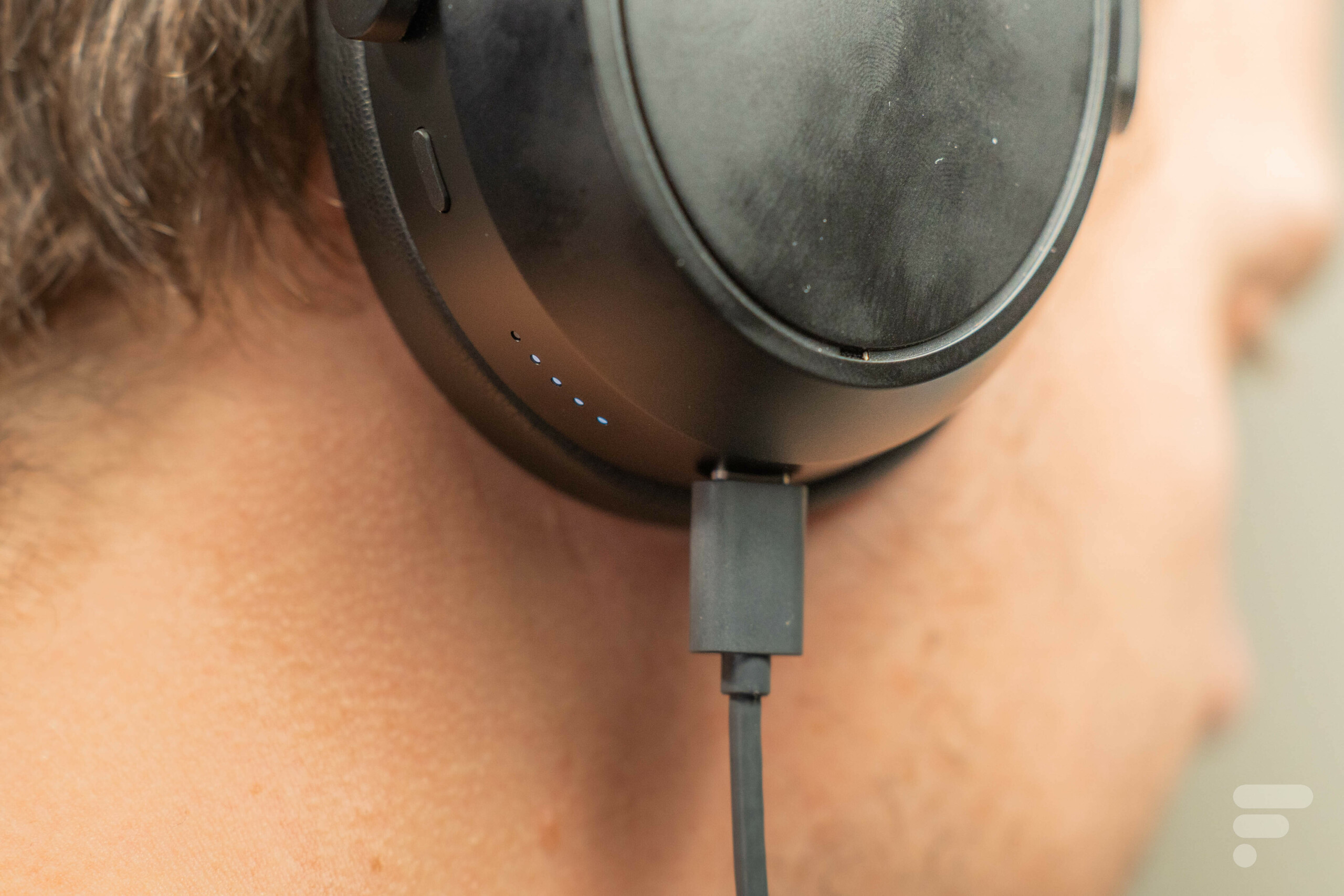 JBL lance un casque et des écouteurs avec un écran pour affronter Apple et  Sony