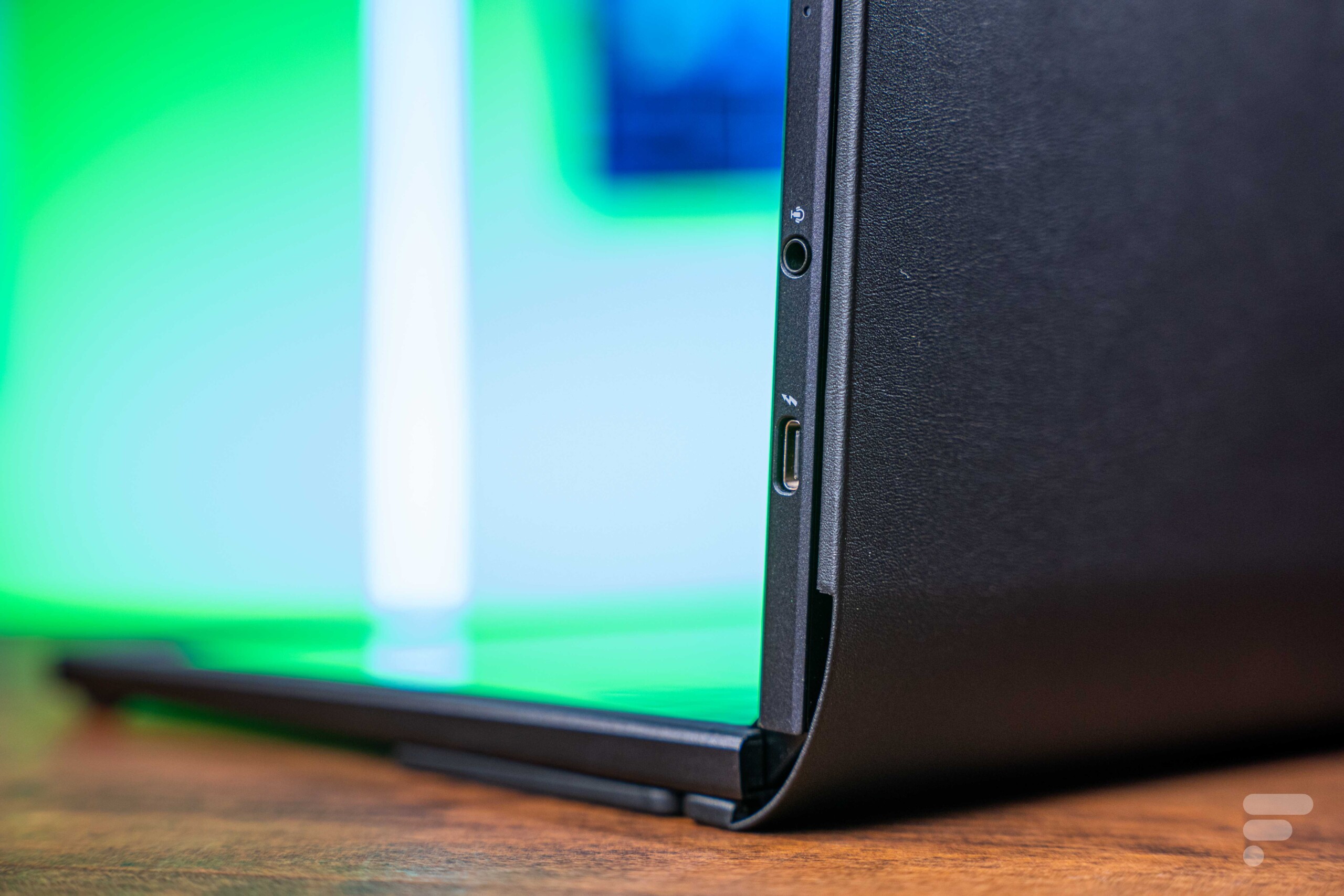 Test Asus ZenBook 17 Fold Oled : on a essayé le portable à écran pliable -  Vidéo Dailymotion
