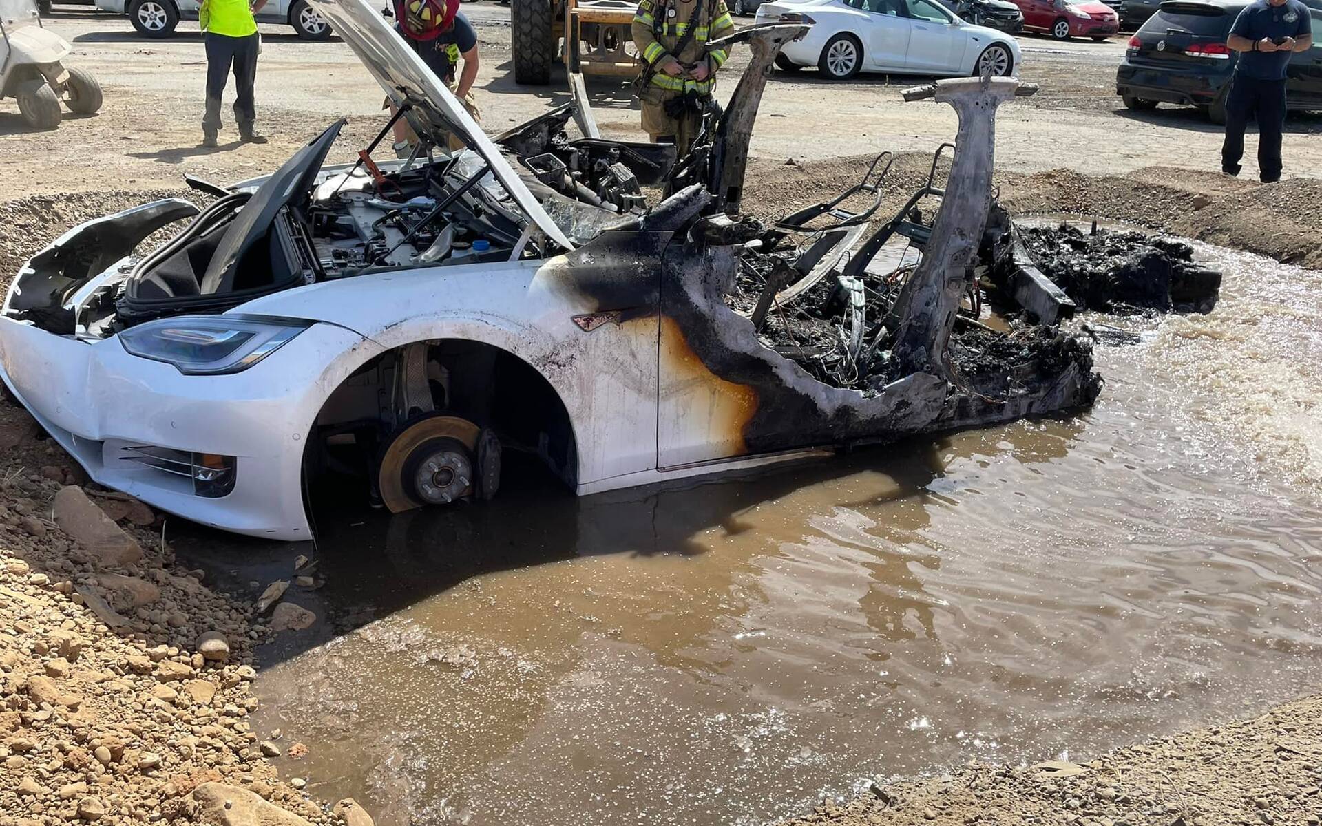 Why do electric cars catch fire? Gearrice