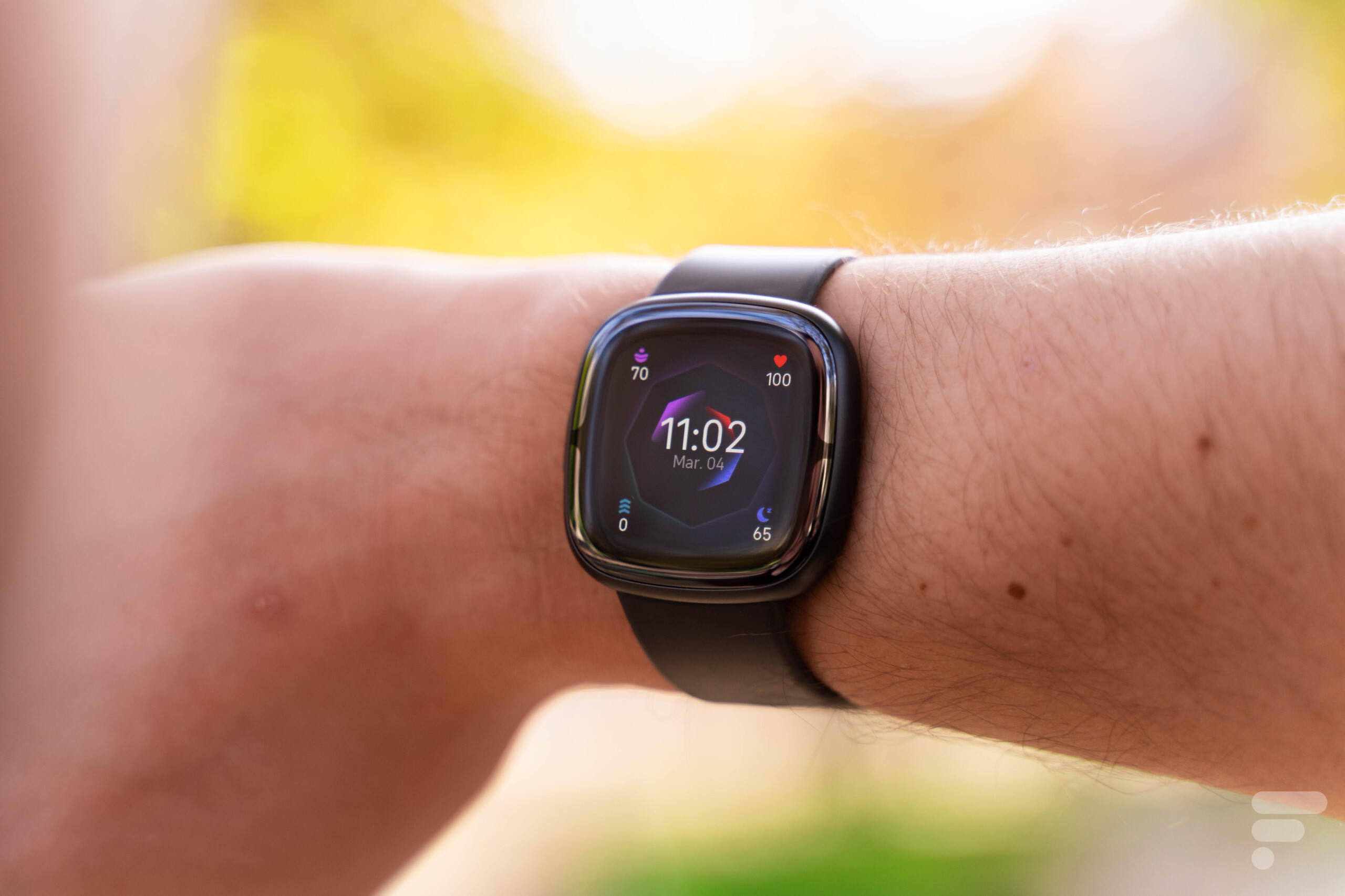 Test Fitbit Sense : la montre connectée qui mise tout sur la santé