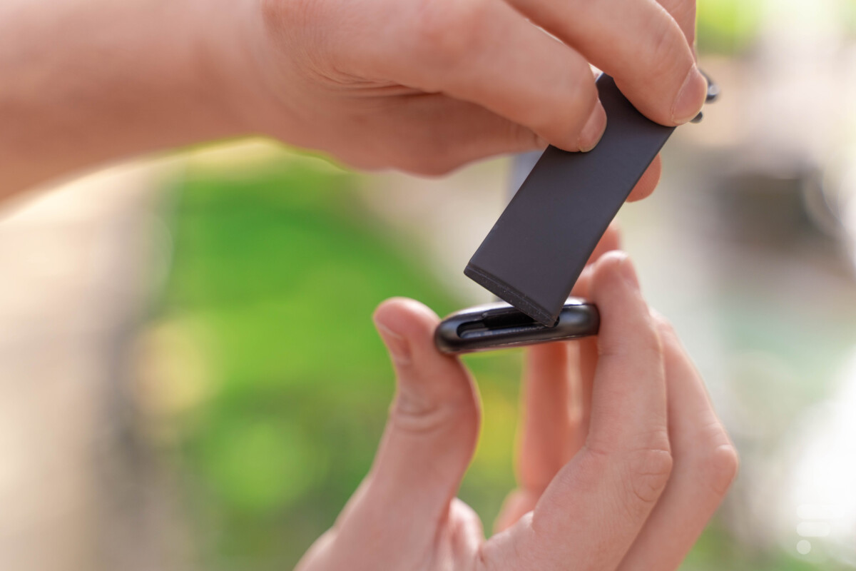 La Fitbit Sense 2 utilise un système d'accroche propriétaire