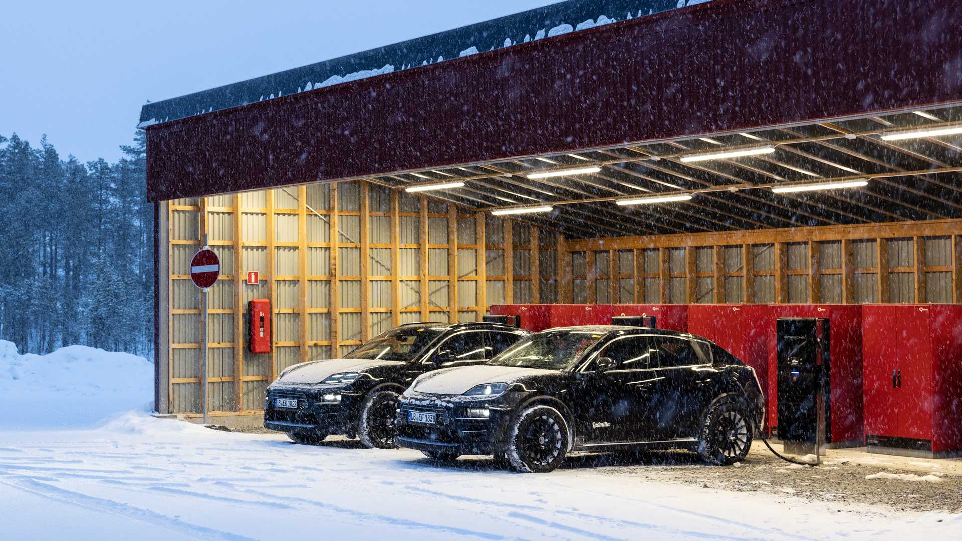 Porsche ouvre le plus grand parc de recharge rapide pour véhicule électrique  en Europe