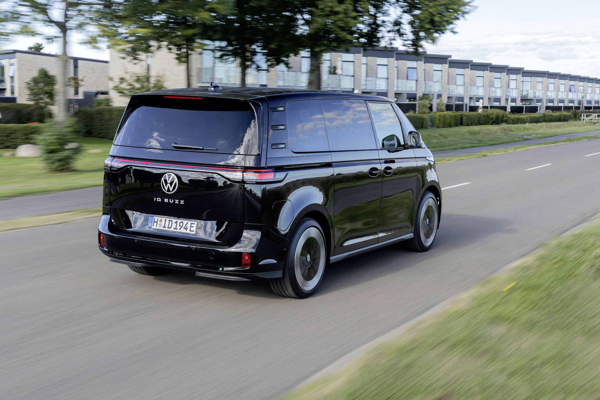 California Concept : Volkswagen annonce son futur van aménagé hybride  rechargeable - Les Numériques