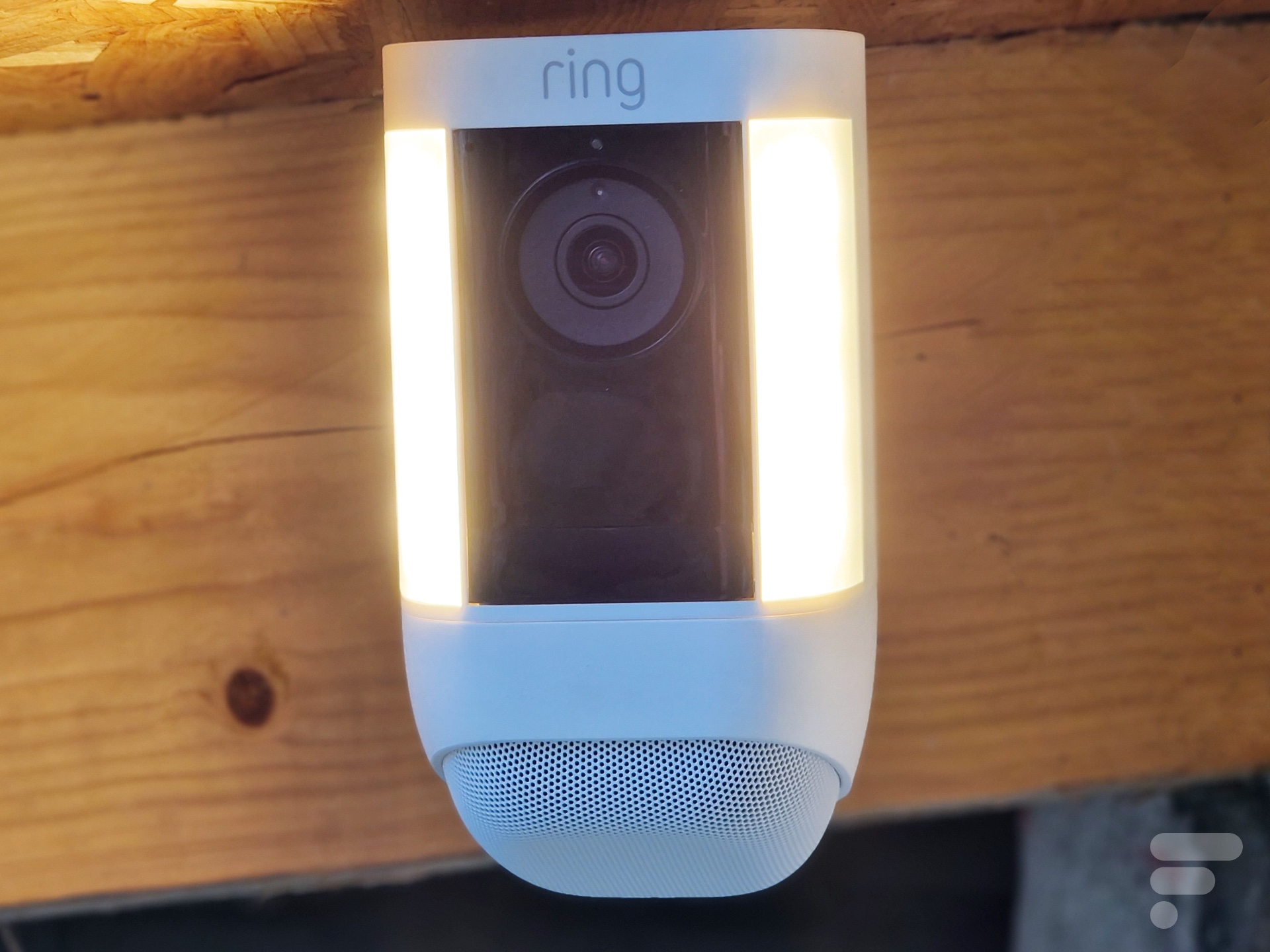Test de la Ring Spotlight Cam Pro : sécurité et luminosité, mais prix élevé