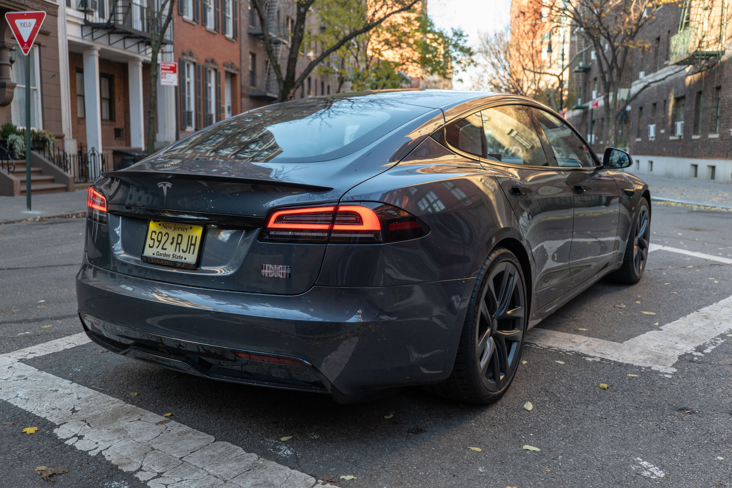 Tesla Model S Plaid - La voiture de série la plus rapide !