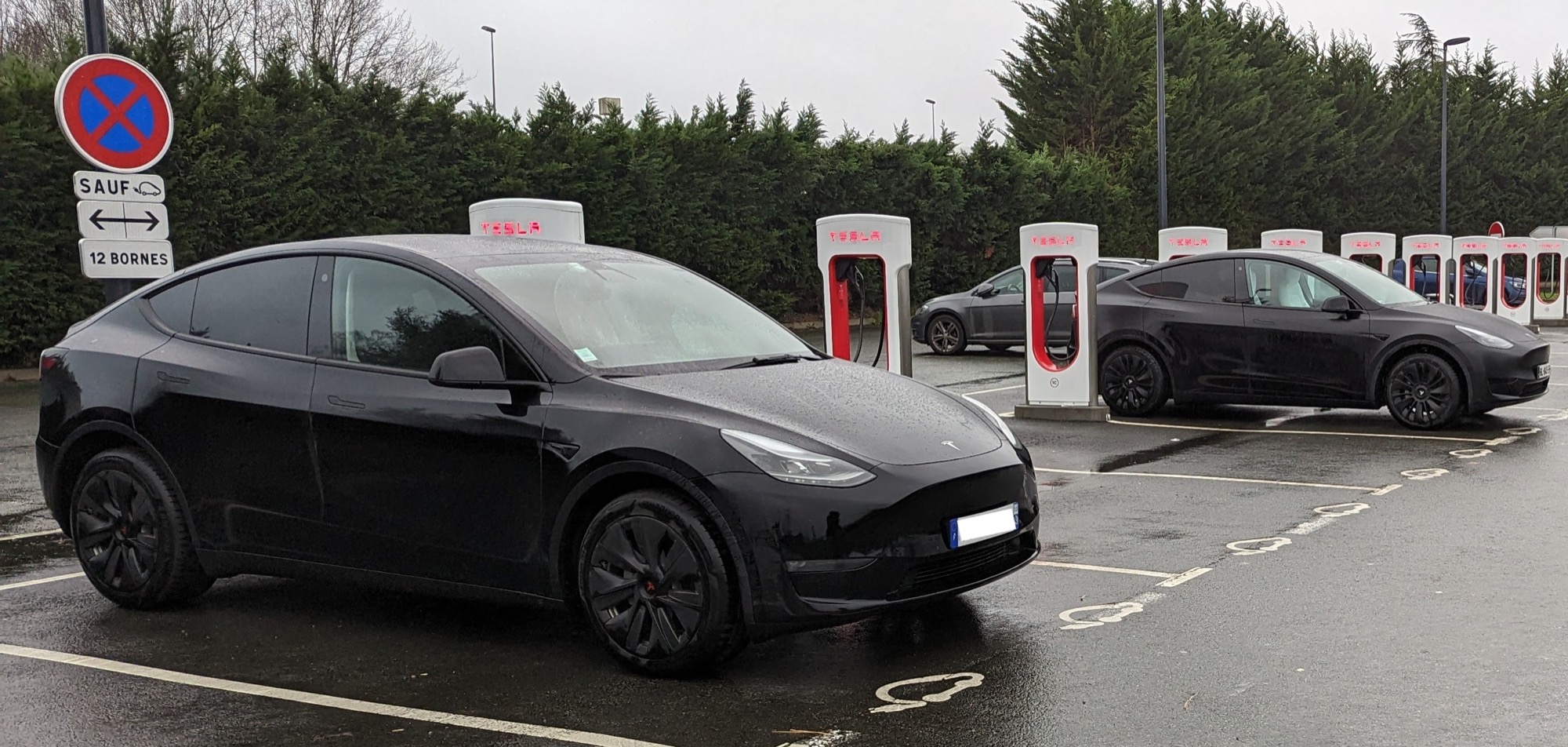 Chargeur Tesla 2023 : quelles sont les voitures compatibles ? Combien ça  coûte ?
