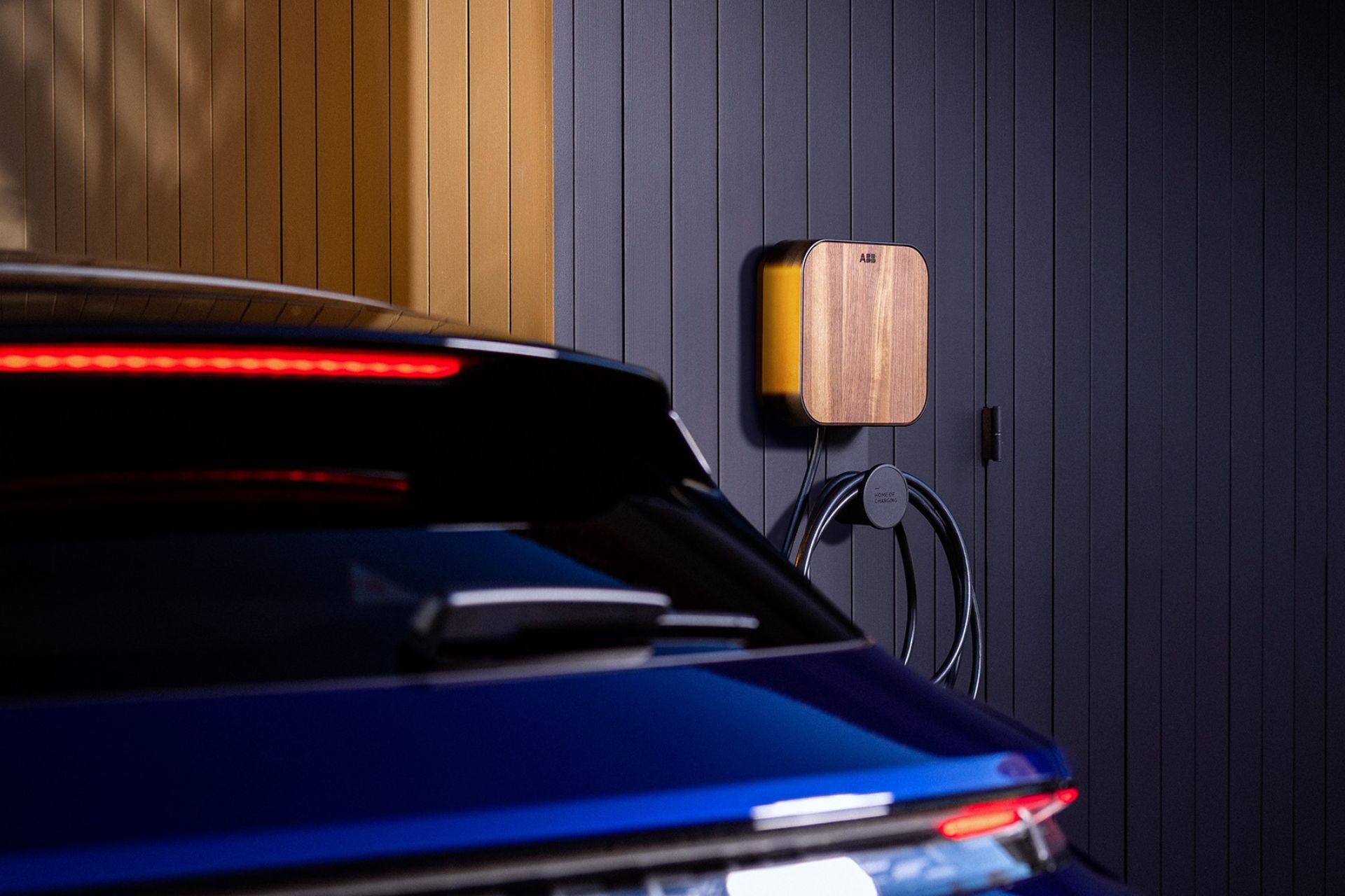 Cette nouvelle borne veut vous changer la vie pour recharger votre voiture  électrique à domicile