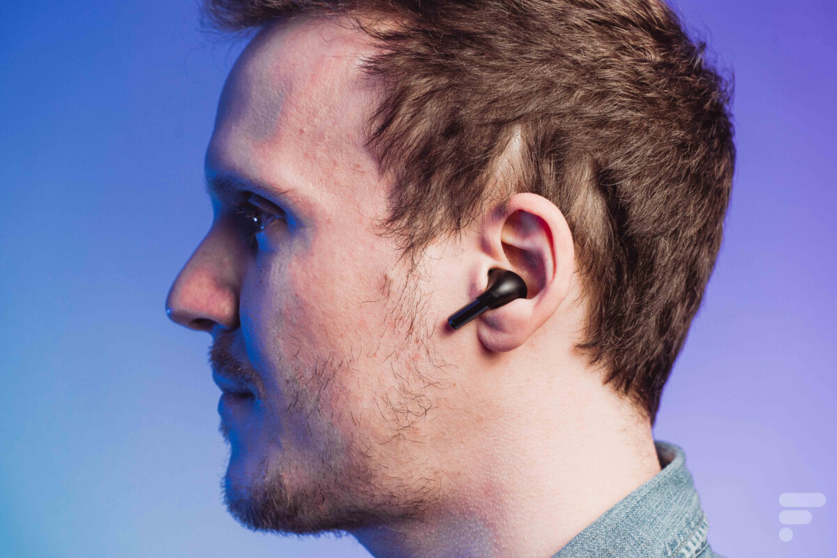 Les OnePlus Buds Pro 2 dans les oreilles