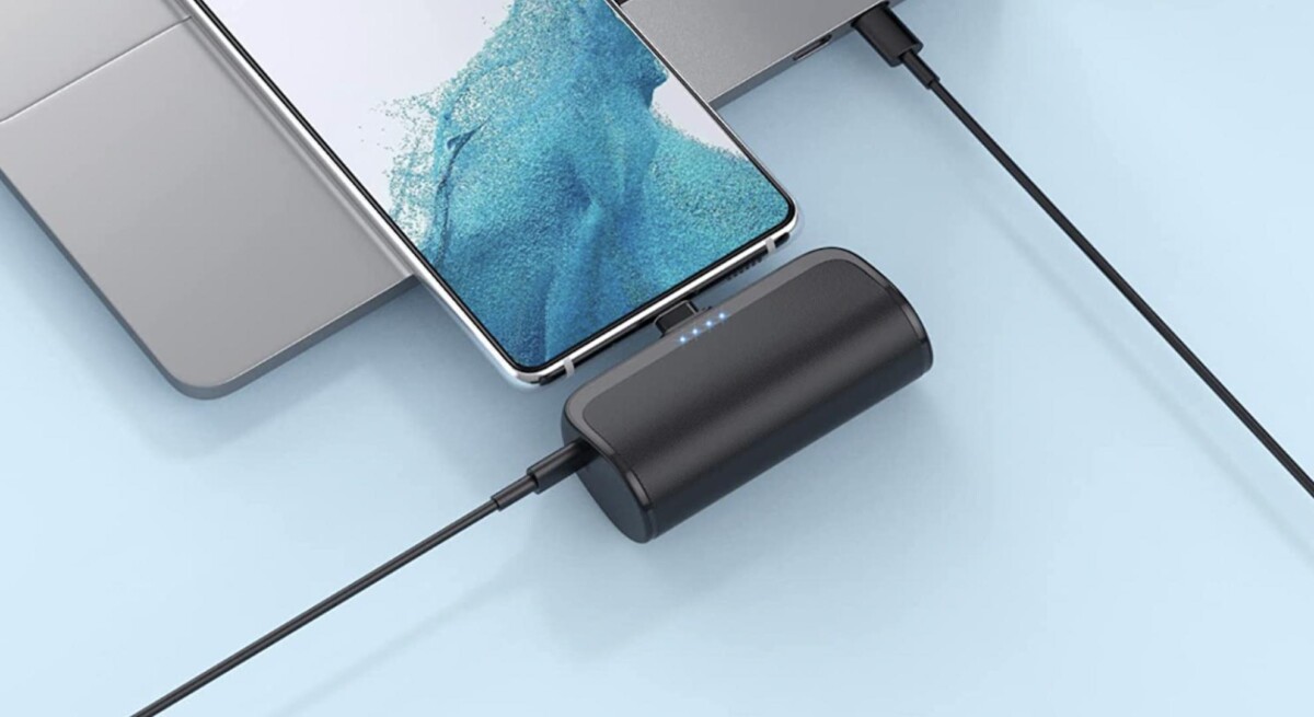 This mini external battery that attaches to your smartphone is only 15 € on sale