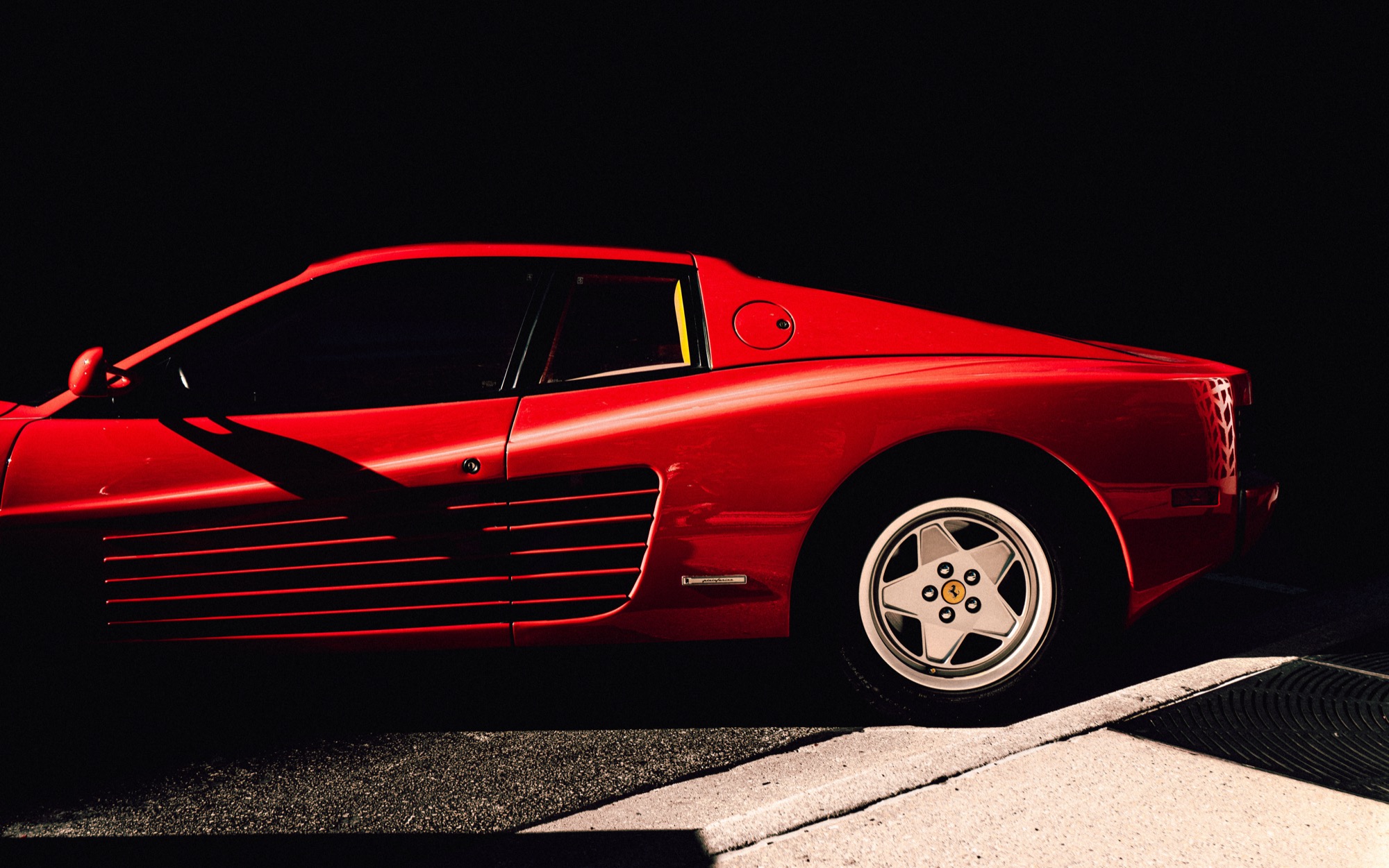 Ferrari Testarossa et moteur Tesla : la belle italienne se met au vert, les  puristes voient rouge