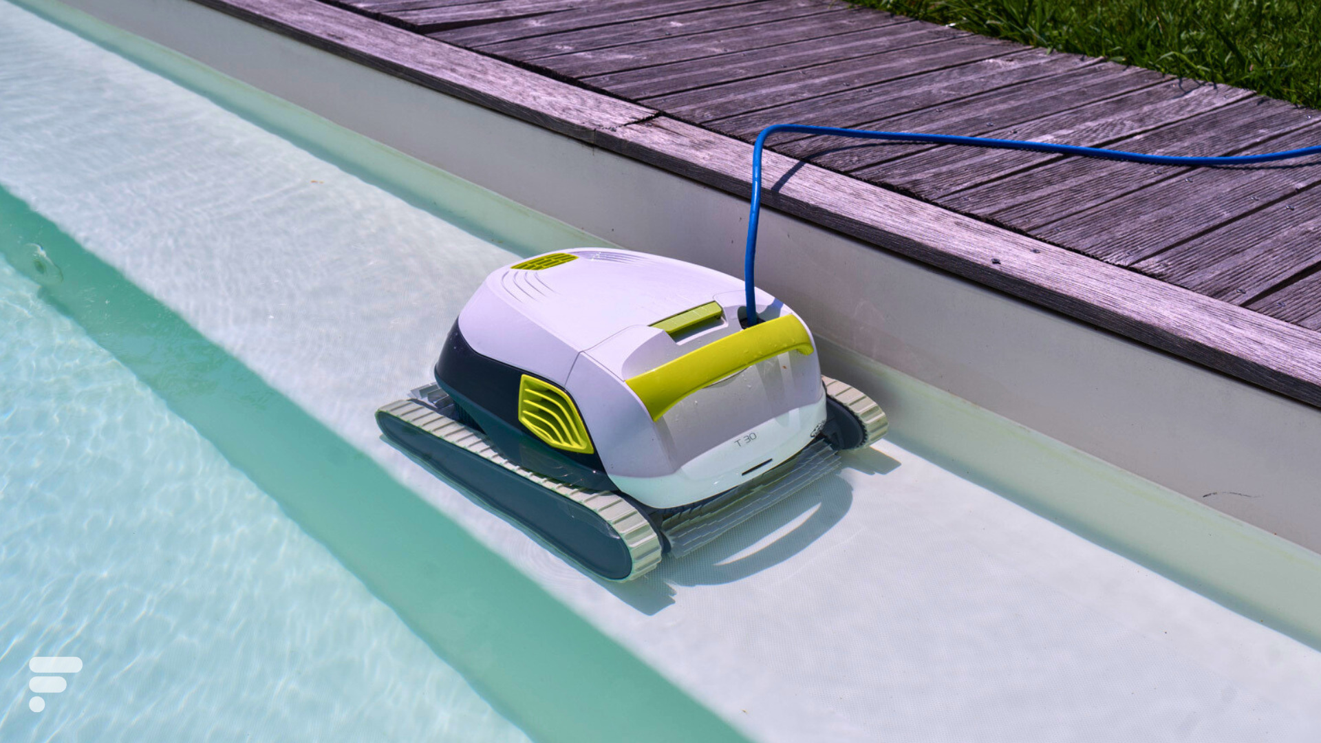 Accessoire pour piscine : cet aspirateur robot nettoie l'eau  automatiquement pour moins de 200 euros
