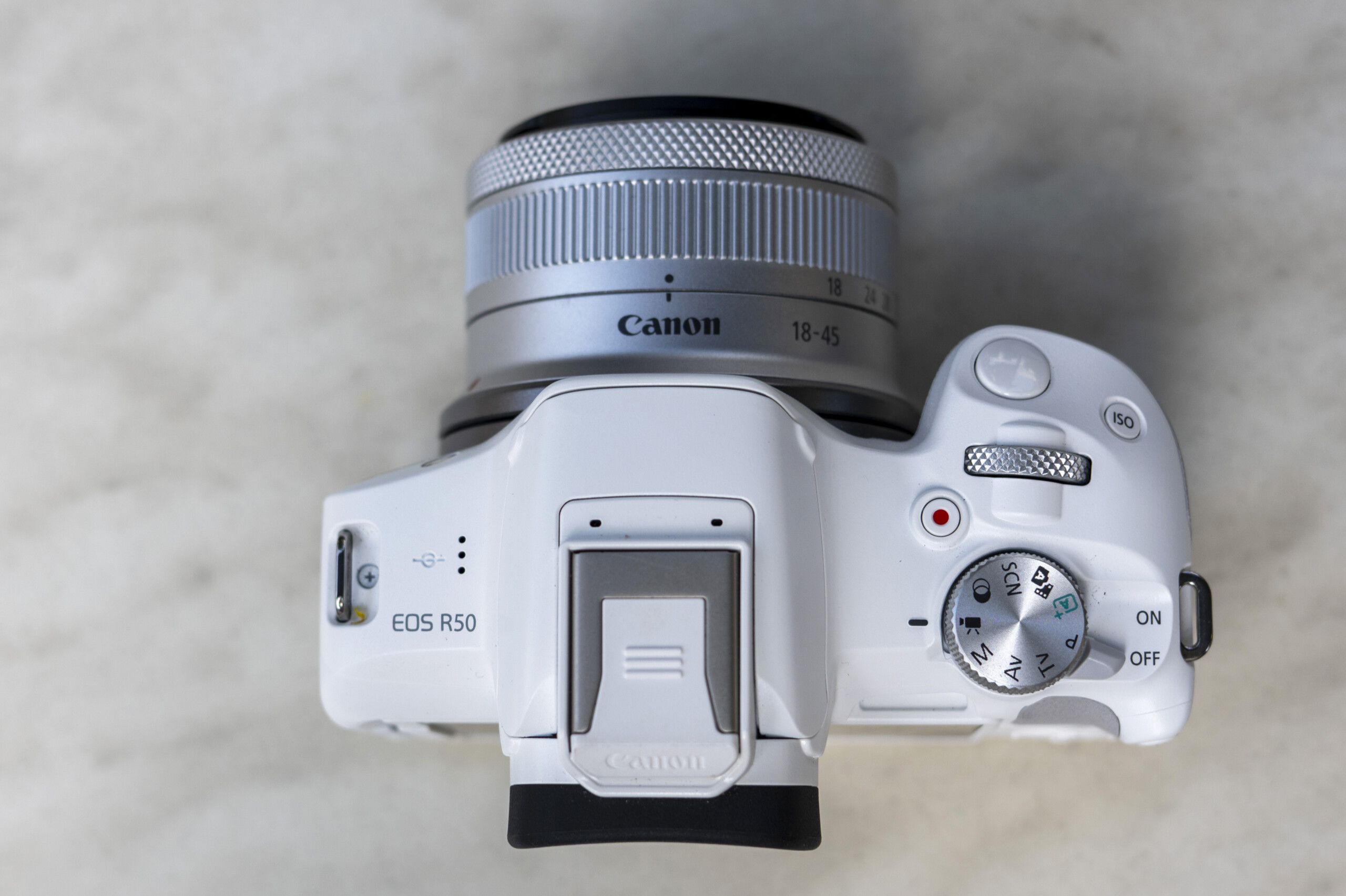 Canon Appareil photo Hybride EOS R50 Noir - Boitier nu pas cher 