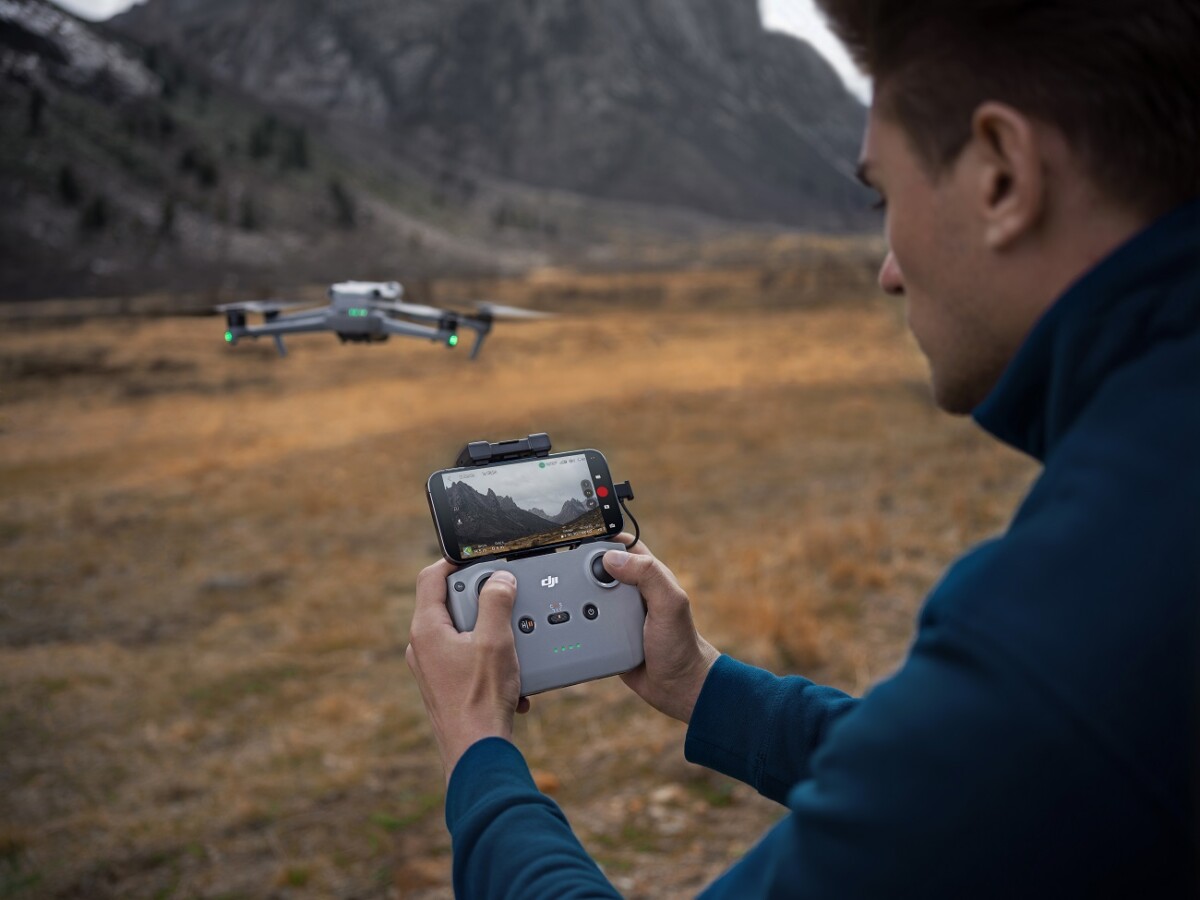 Le DJI Air 3 avec la télécommande RC-N 2