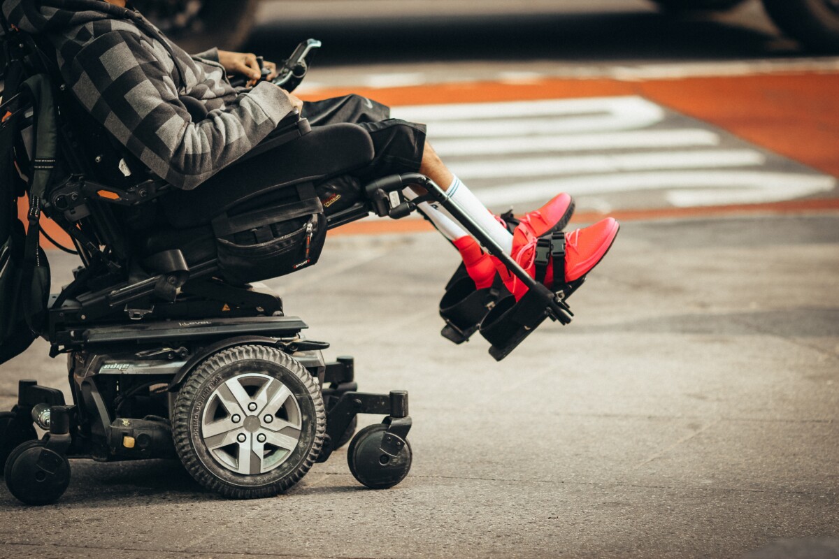 fauteuil roulant piste cyclable