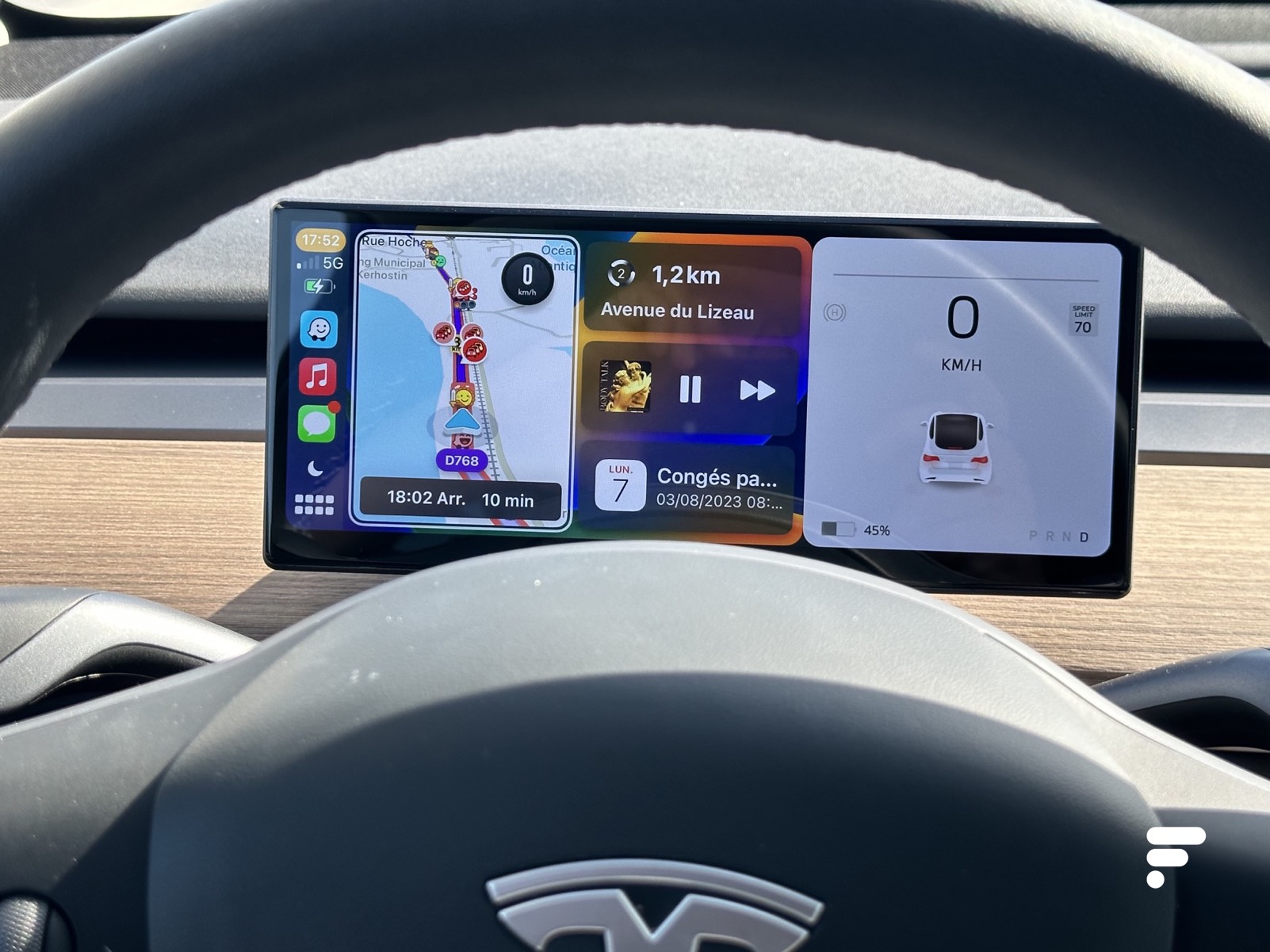 Ces accessoires Tesla Model 3 placent des écrans supplémentaires là où vous  en avez besoin